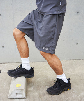 ワンポイント刺繍ナイロンショートパンツ / ショーツ 短パン 刺繍 シンプル パンツ チャコール