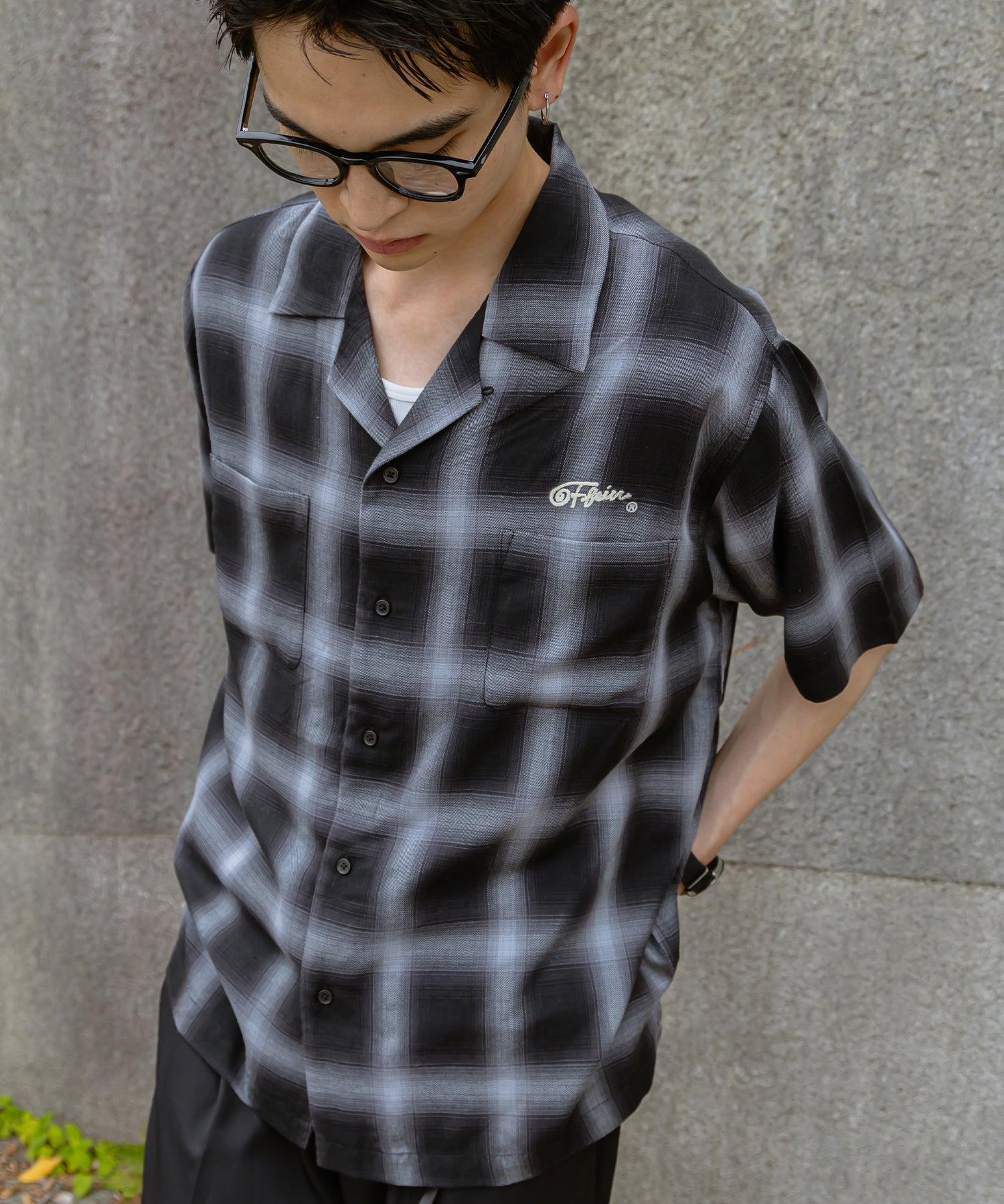 【FFEIN(フェイン)】 OMBRE CHECK EMB H/S SHIRT / オンブレチェック 刺繍 半袖 オープンカラー シャツ チャコール
