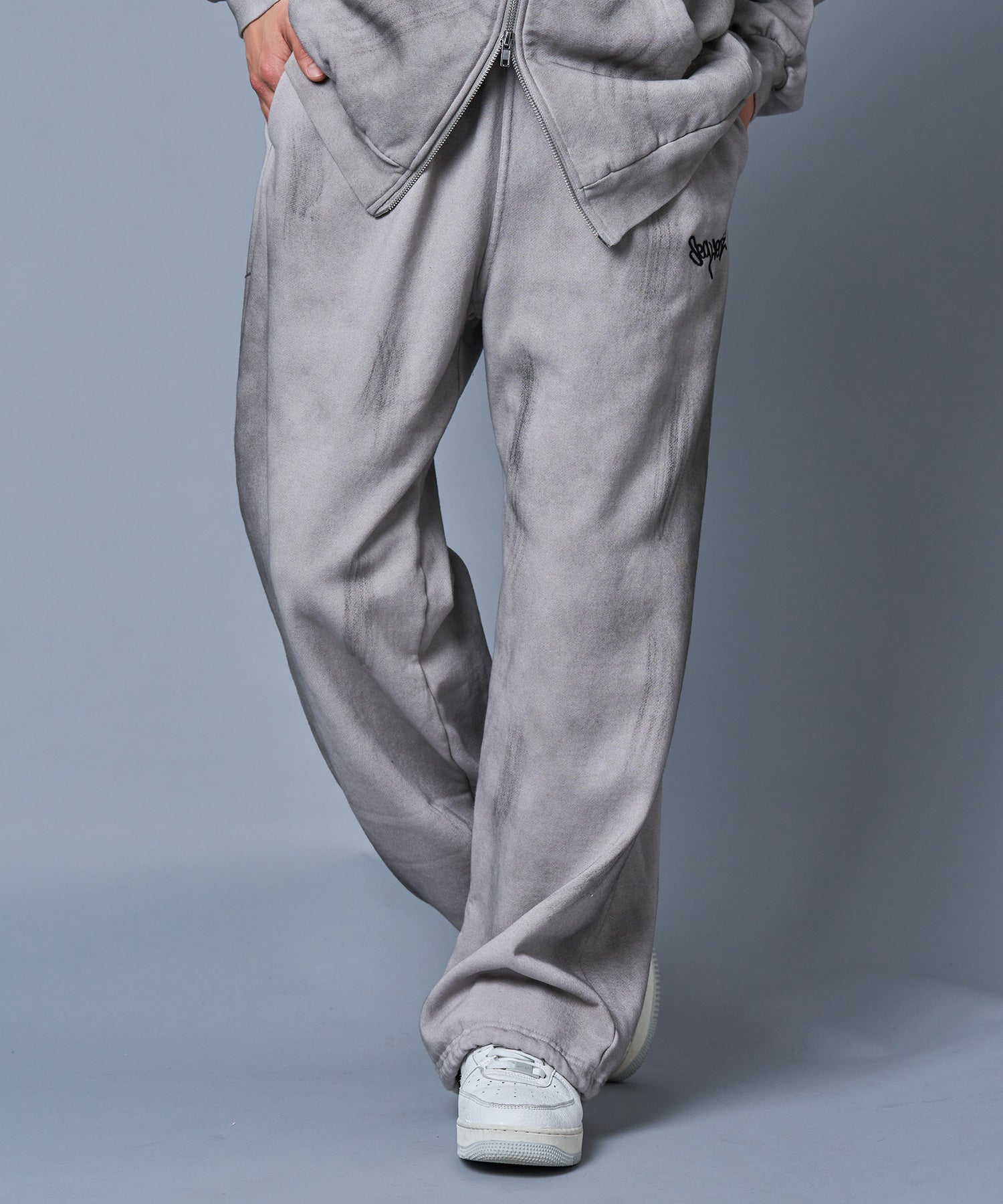 フェード加工スウェットパンツ / LOGO APPLIQUE SWEAT PANTS ライトグレー