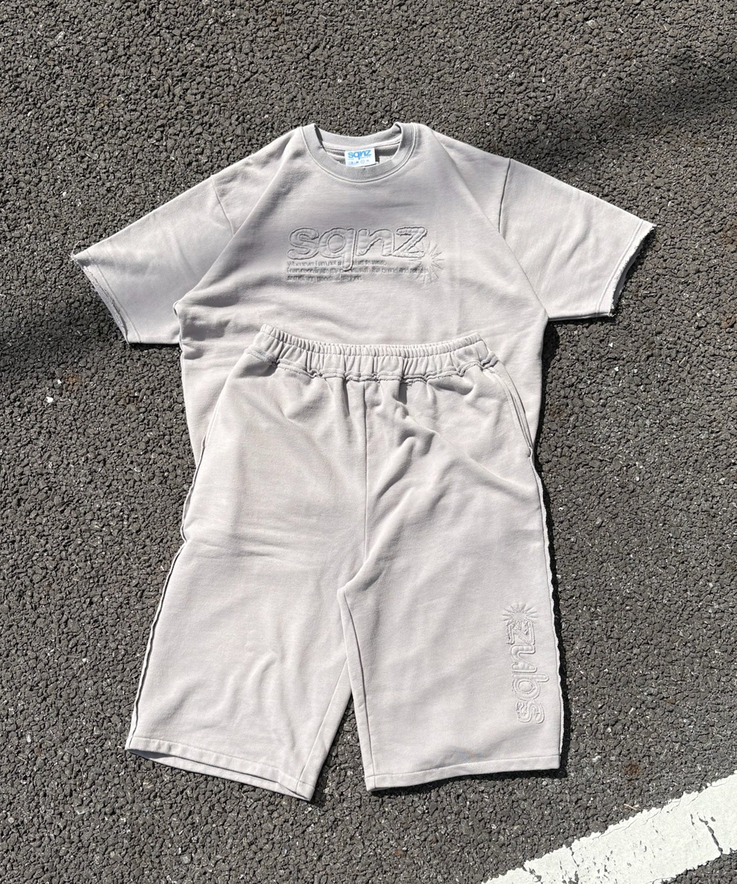 sqnz applique pack set up / Tシャツ ワッペン クルーネック オーバーサイズ ワンポイント ライトグレー