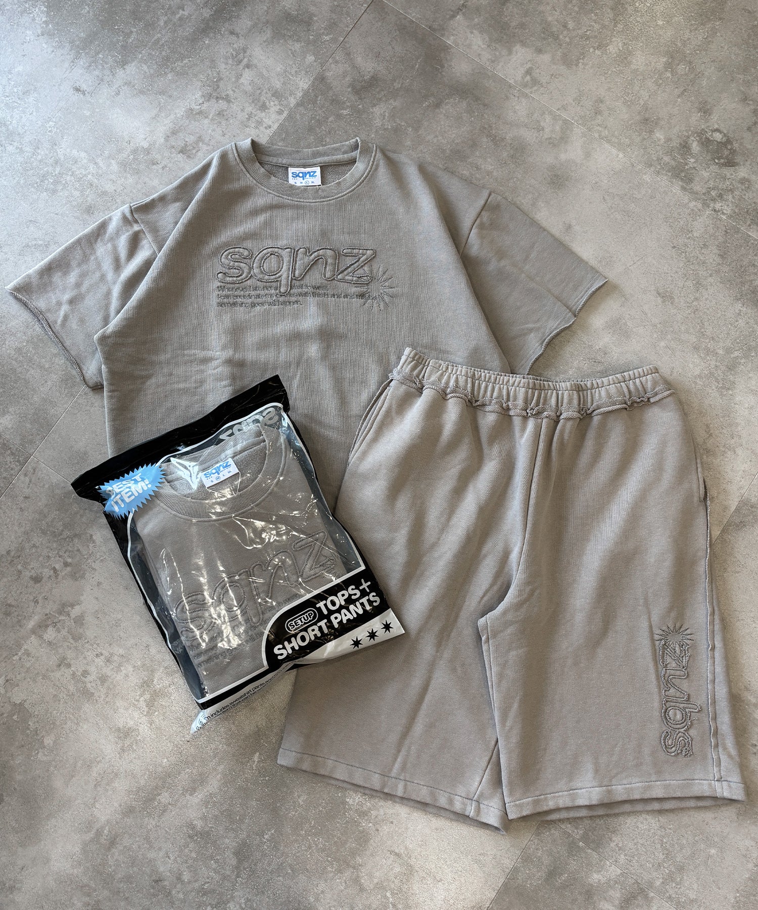 sqnz applique pack set up / Tシャツ ワッペン クルーネック オーバーサイズ ワンポイント ライトグレー