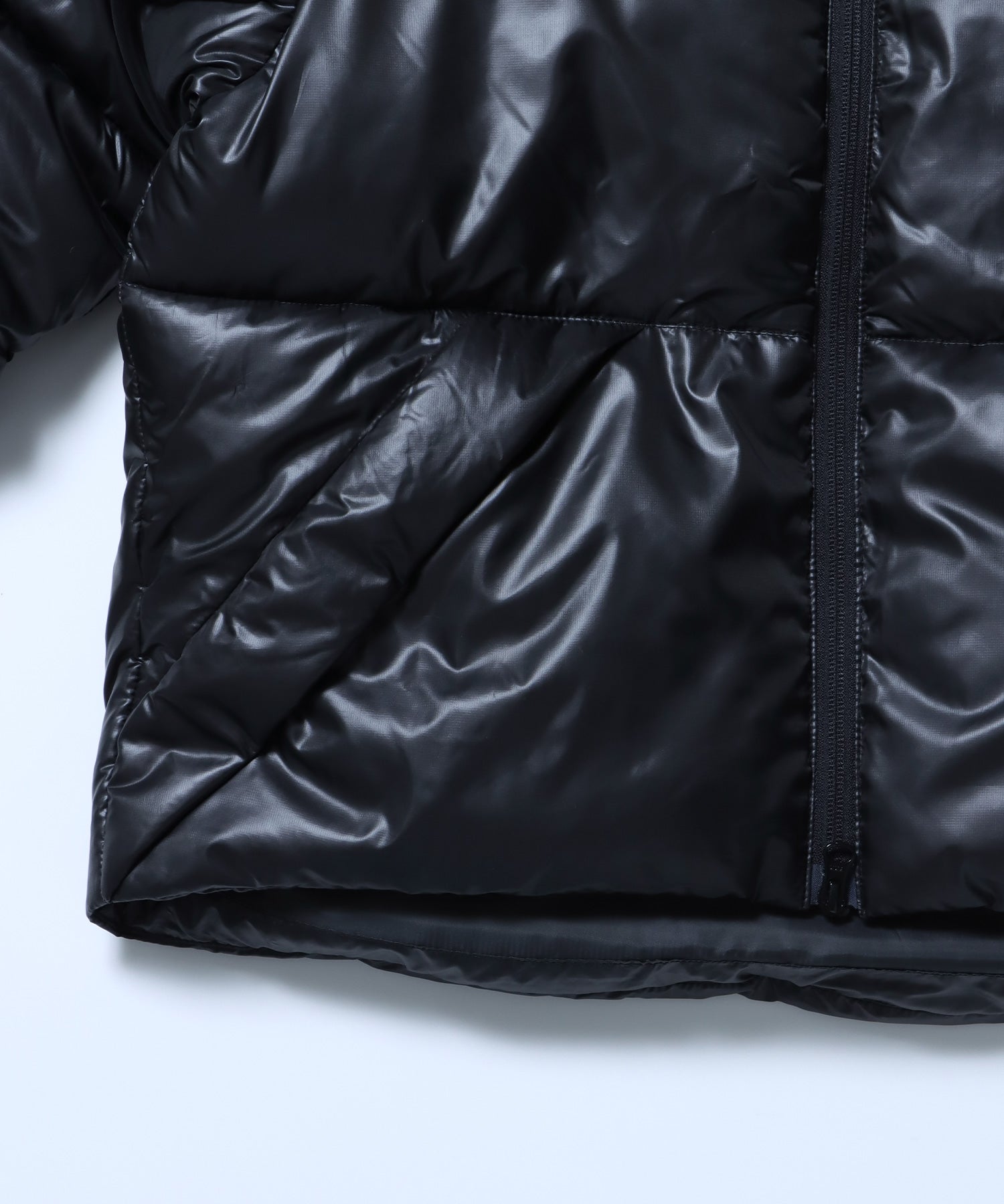 sqnz puffa short padding / ユニセックス パファ ダウン ジャケット 中綿 短丈 ドローコード ブラック