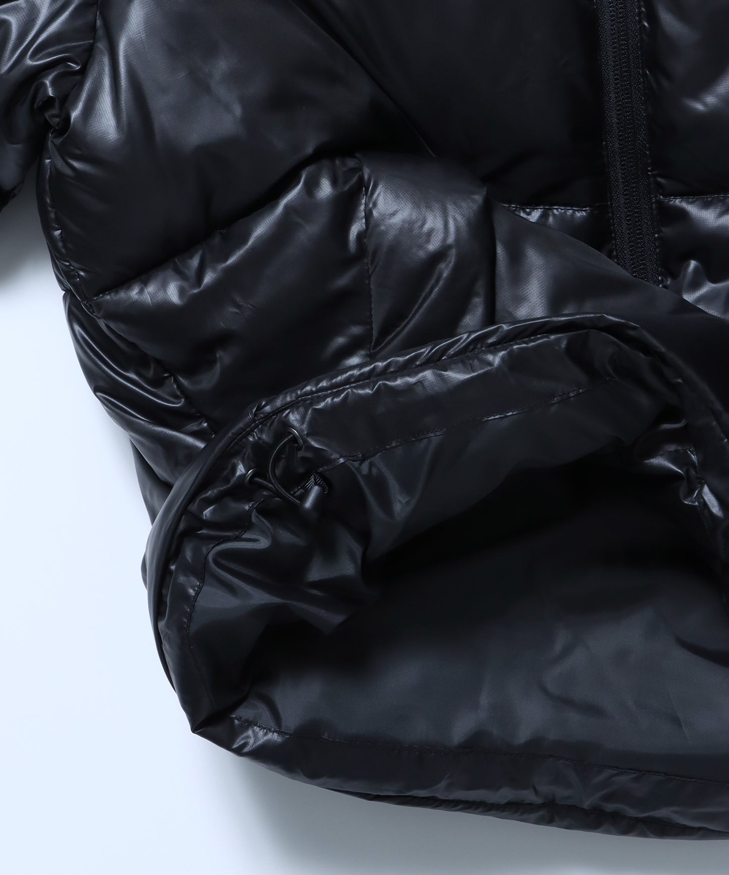 sqnz puffa short padding / ユニセックス パファ ダウン ジャケット 中綿 短丈 ドローコード ブラック