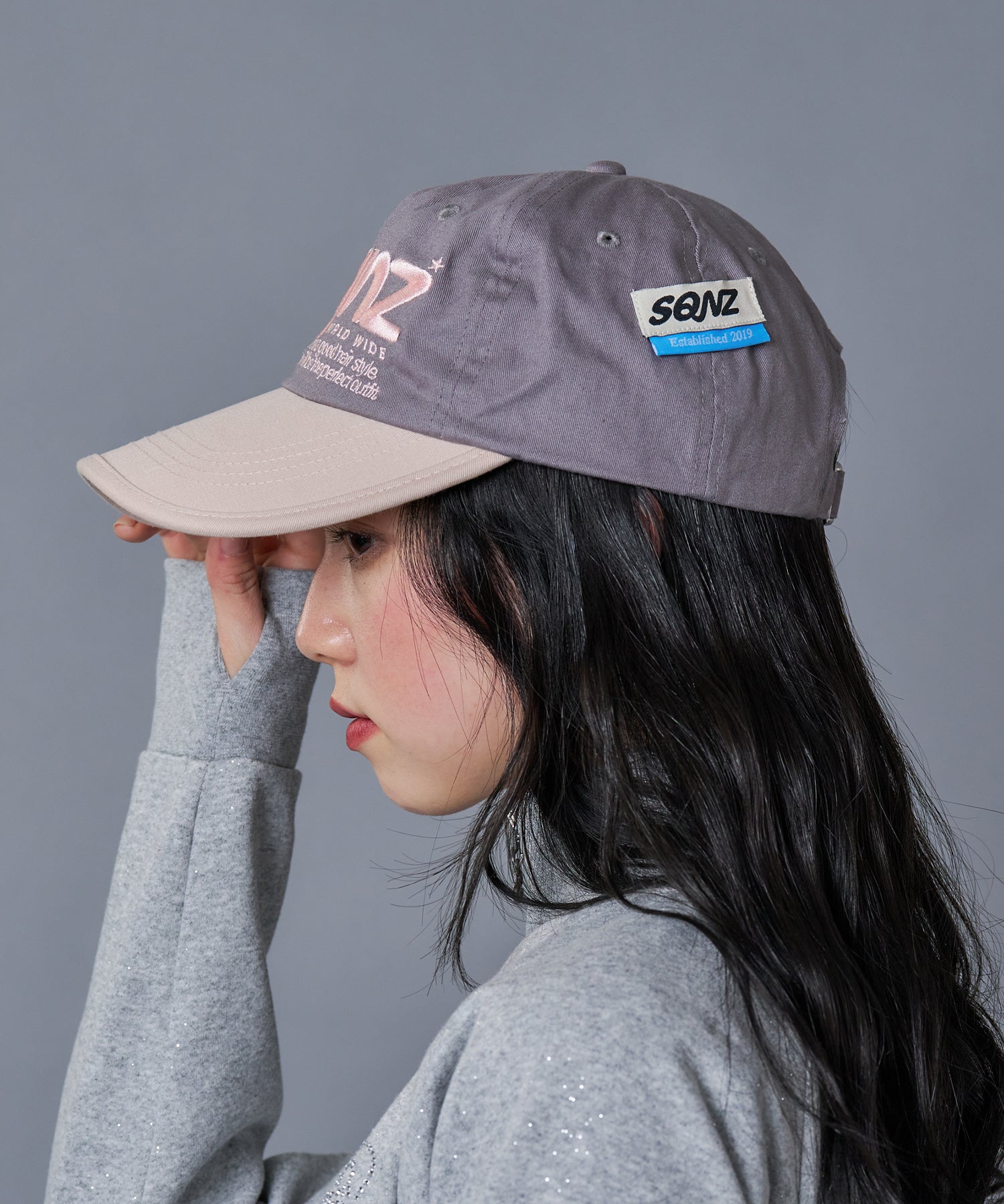 ※WEB限定 / ロゴ刺繍キャップ / sqnz logo cap ライトピンク