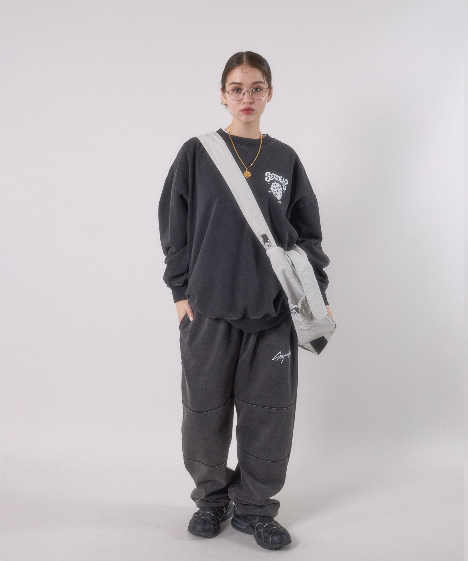 TECH SHOULDER BAG グレー