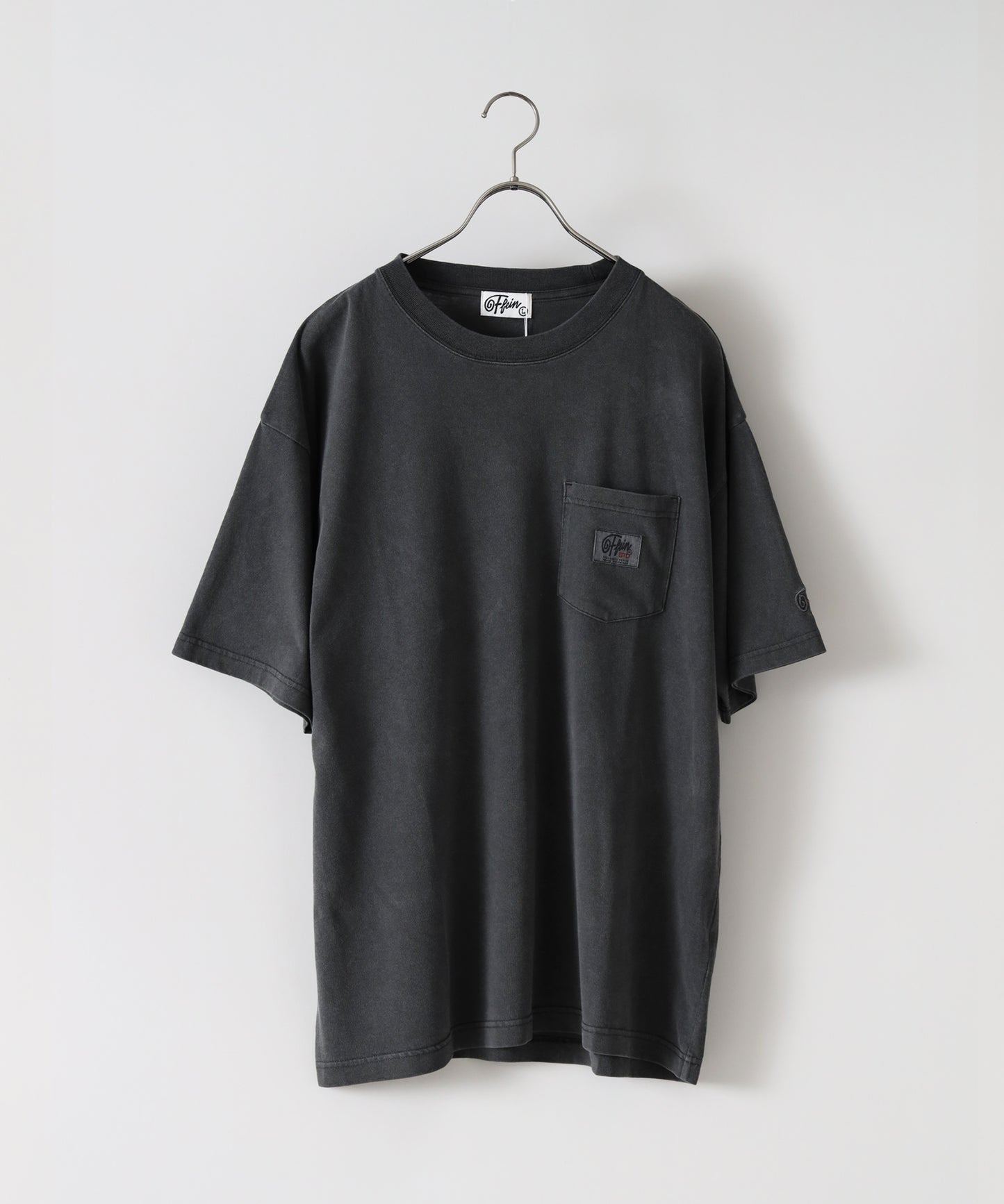 ヴィンテージライクロゴ刺繍ポケットTシャツ / チャコール