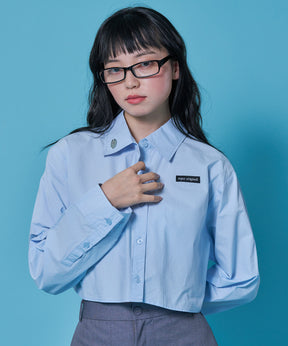 sqnz cropped shirts / 長袖 レギュラーカラー シャツ 刺繍 短丈 ライトブルー