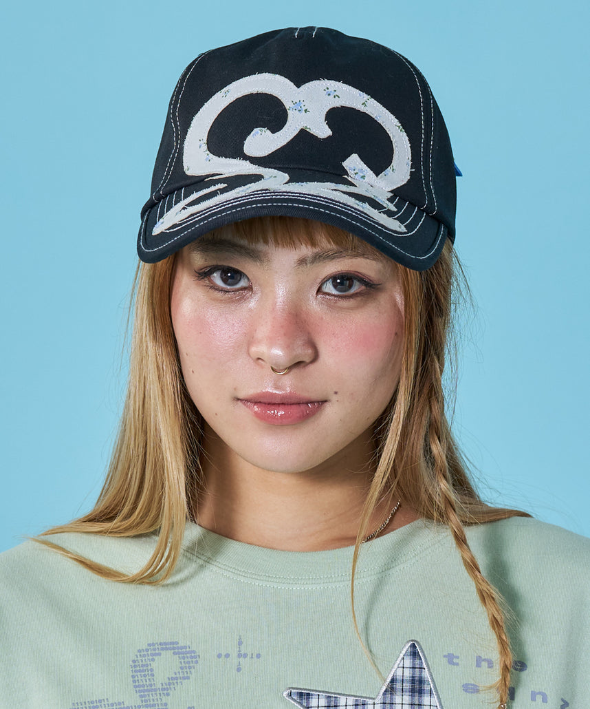 ※WEB限定 / ワッペン / またぎデザインキャップ /sqnz logo applique stitch cap ブラック