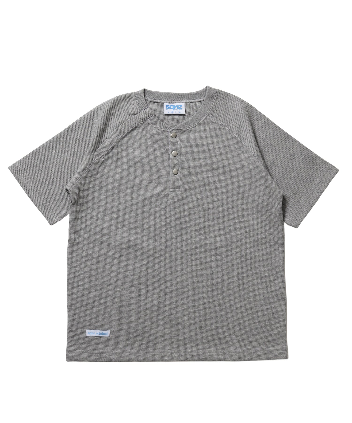 ※WEB限定 / 半袖 ヘンリーネック ラグラン ワンポイント ユニセックス レイヤード / sqnz thermal metal button tee グレー