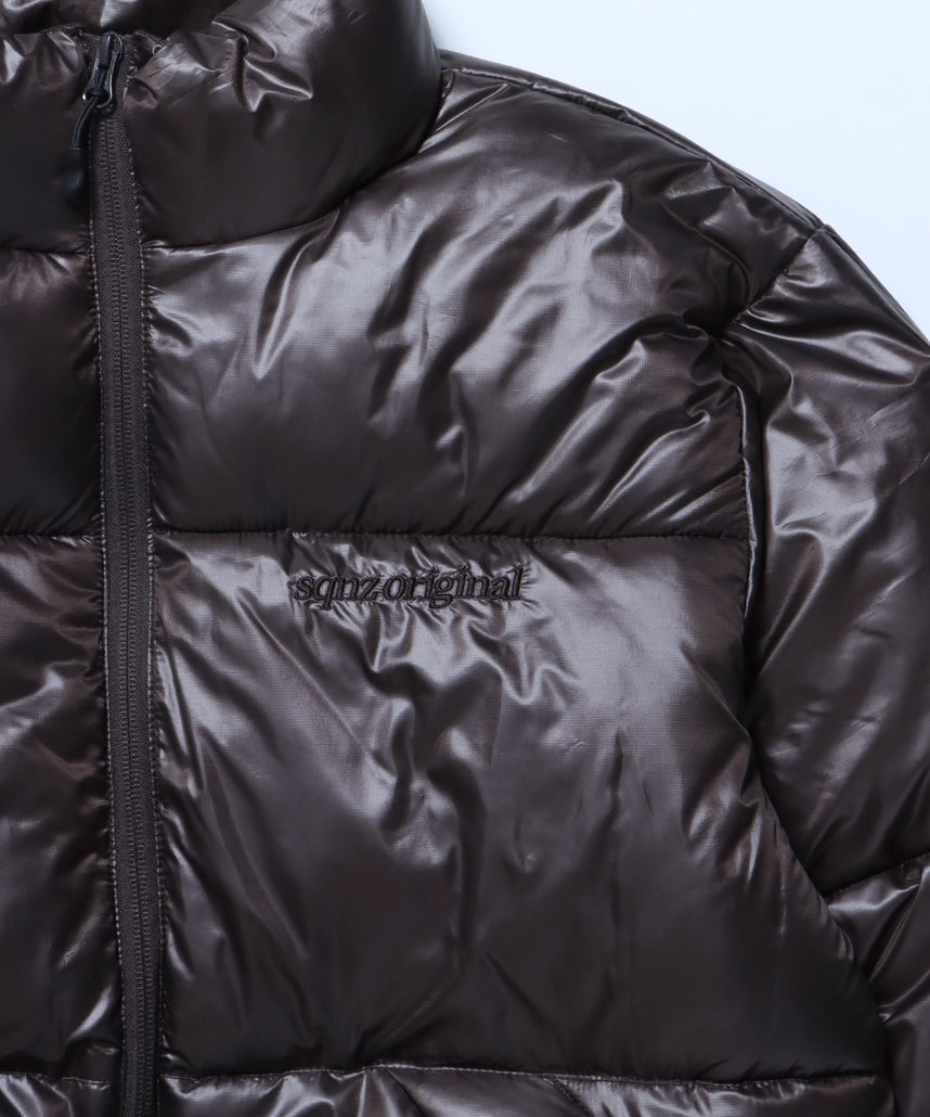 sqnz puffa short padding / ユニセックス パファ ダウン ジャケット 中綿 短丈 ドローコード ブラウン