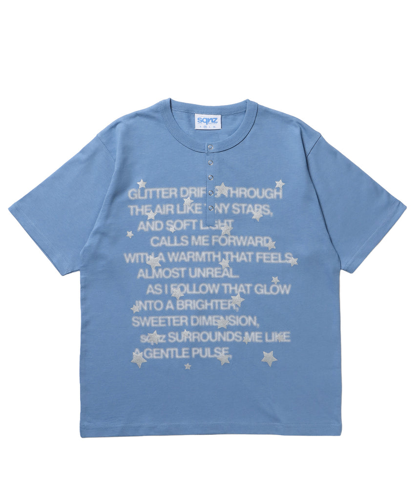 ≪予約商品≫sqnz silver star henlry tee / 半袖 ヘンリーネック Tシャツ シルバープリント 短丈 ブルーグレー