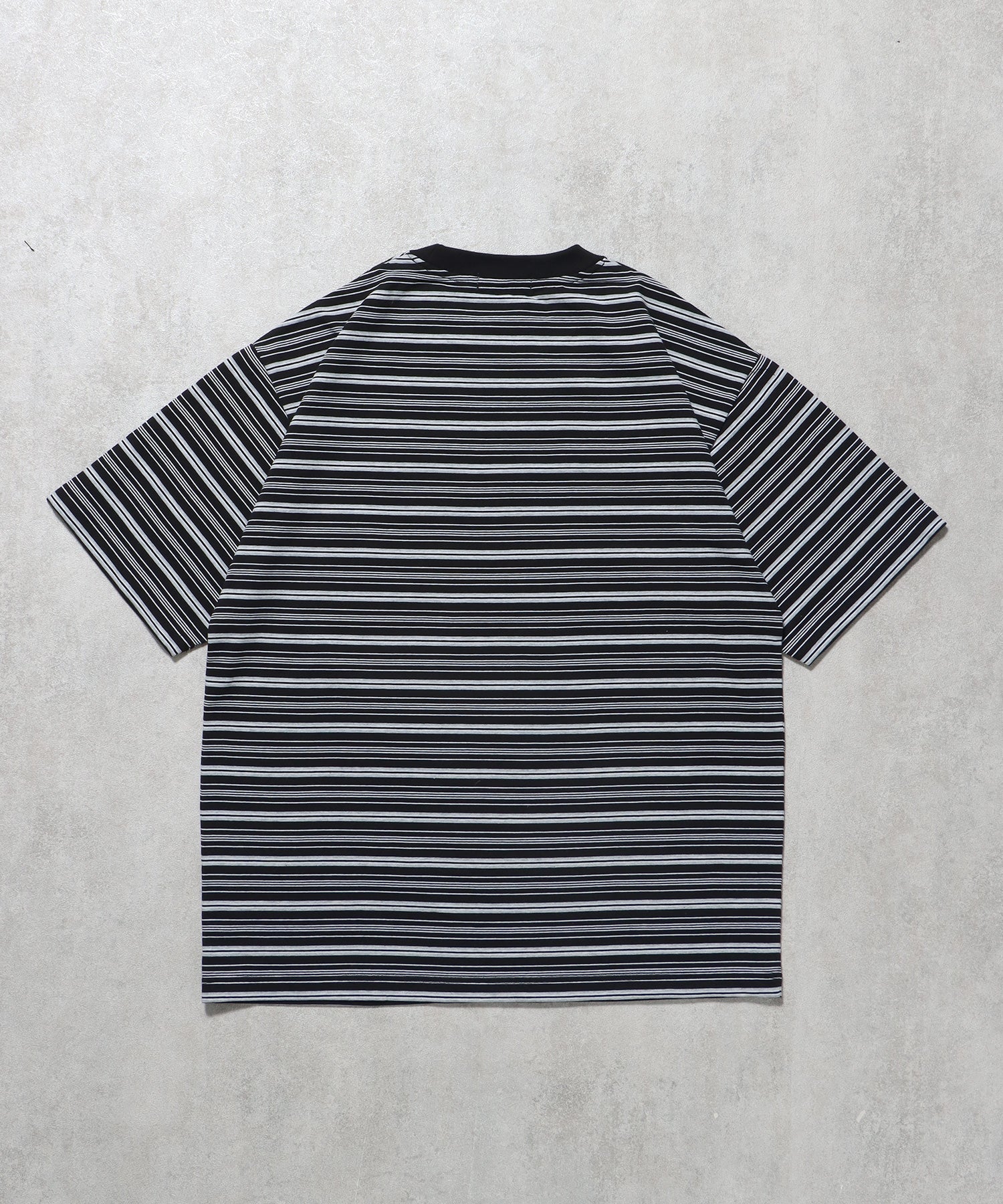 ロゴ刺繍マルチボーダー半袖Tシャツ ブラック