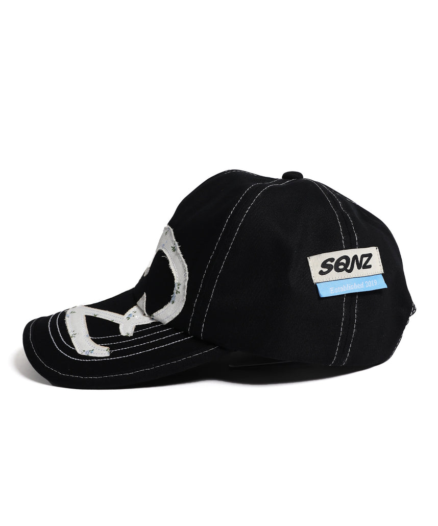 ※WEB限定 / ワッペン / またぎデザインキャップ /sqnz logo applique stitch cap ブラック