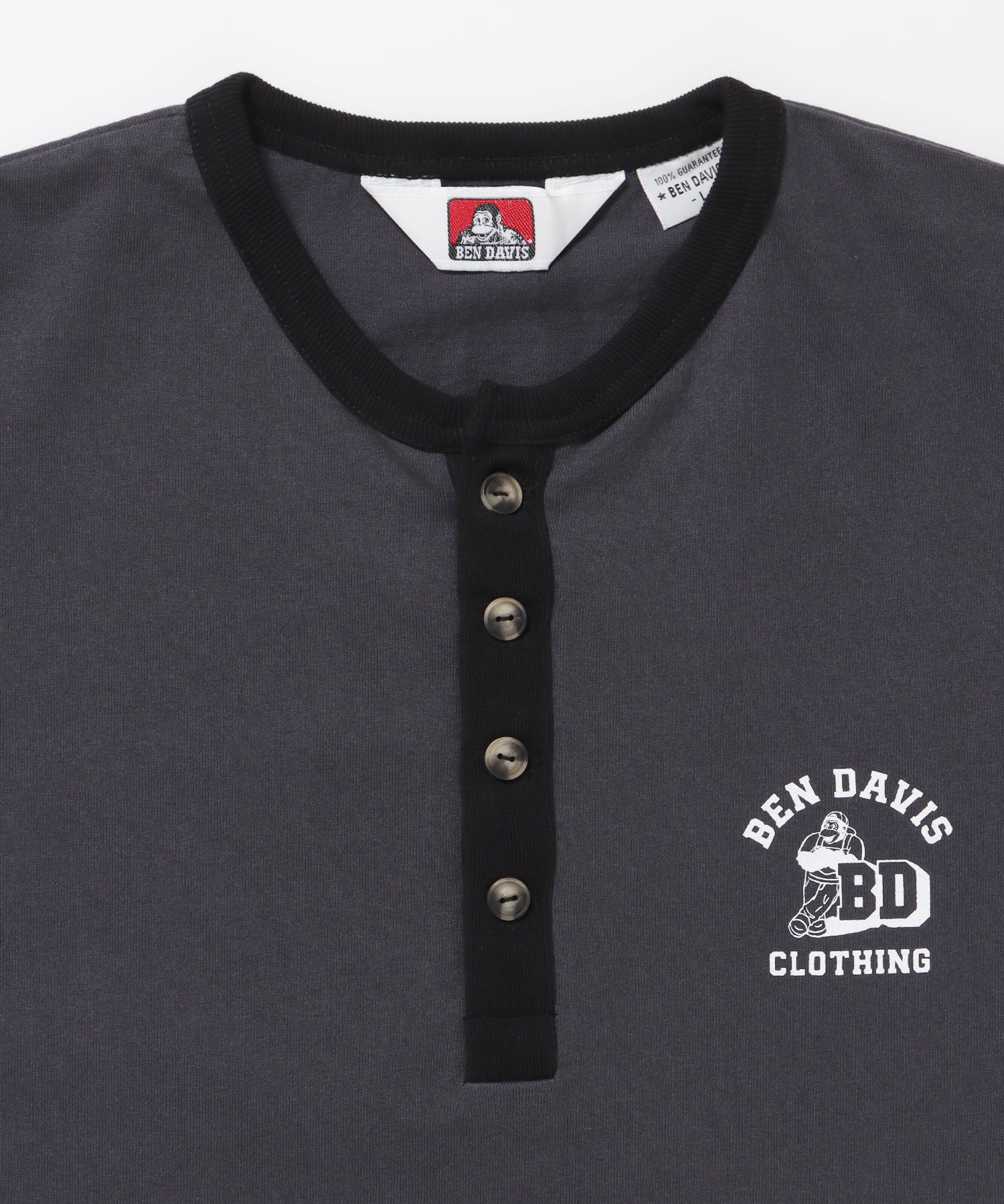 RINGER HENLEY TEE / Tシャツ 半袖 クルーネック ヘンリーネック ワンポイント クラシックフィット リンガー ワンポイント チャコール