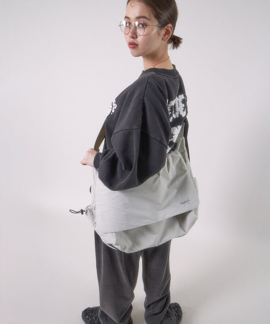 TECH SHOULDER BAG グレー