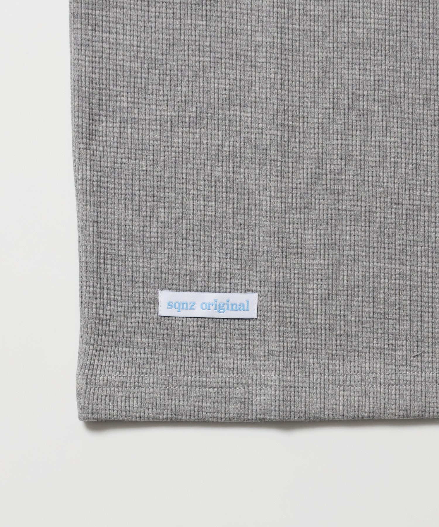 ※WEB限定 / 半袖 ヘンリーネック ラグラン ワンポイント ユニセックス レイヤード / sqnz thermal metal button tee グレー