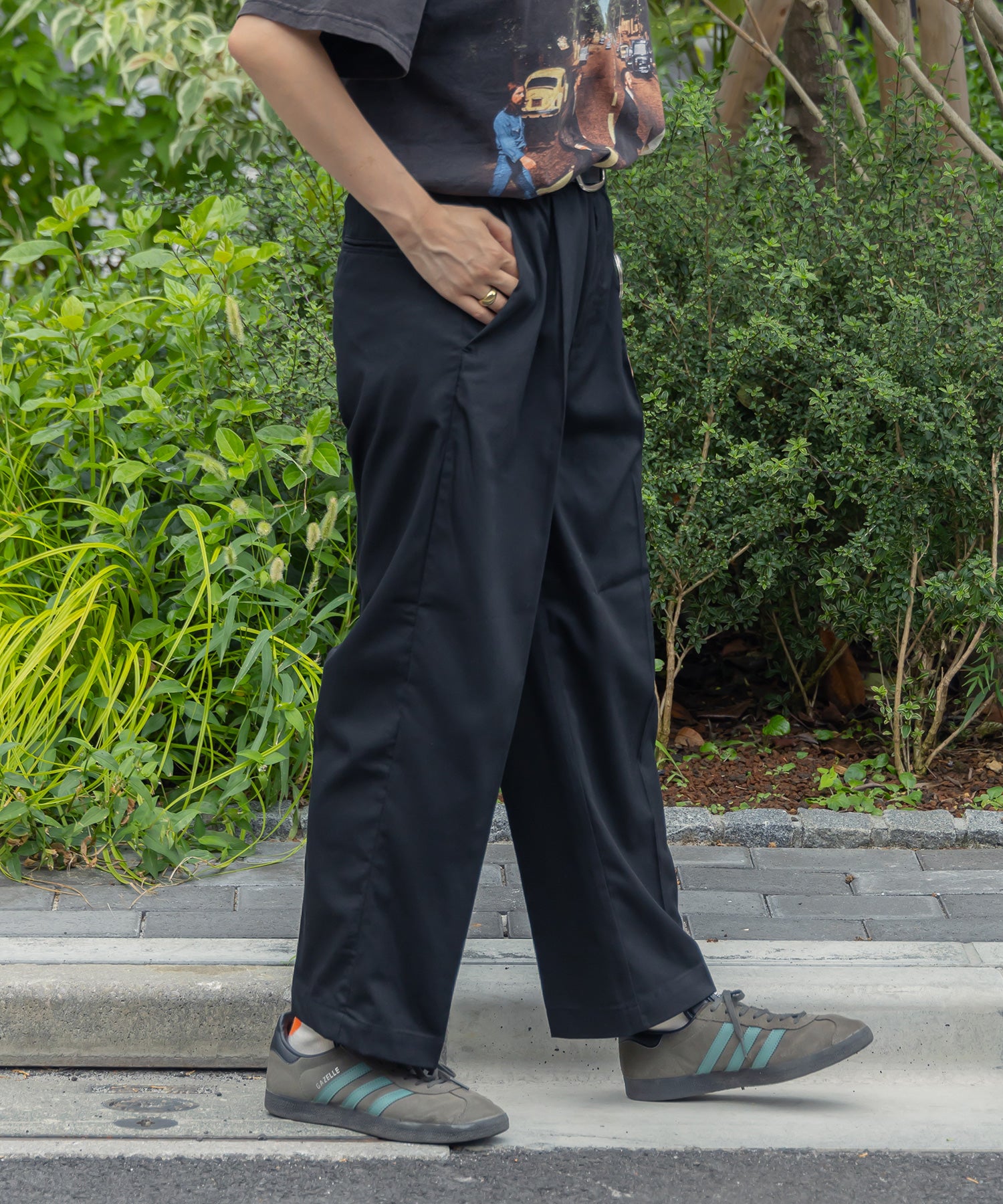 TR SIDE GATHER ANKLE PANTS / TR サイドギャザー アンクルスラックス チャコール