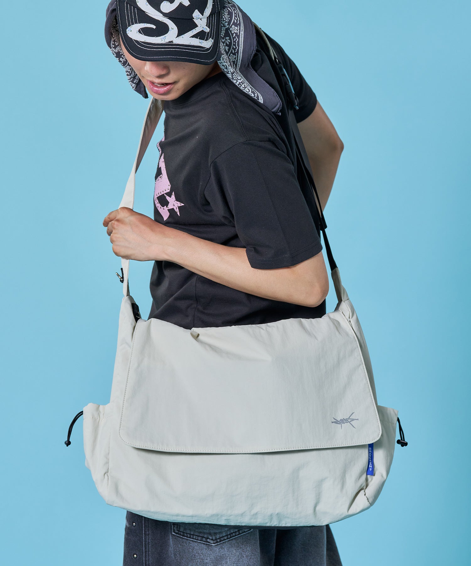 テックショルダーバッグ / TECH SHOULDER BAG グレー