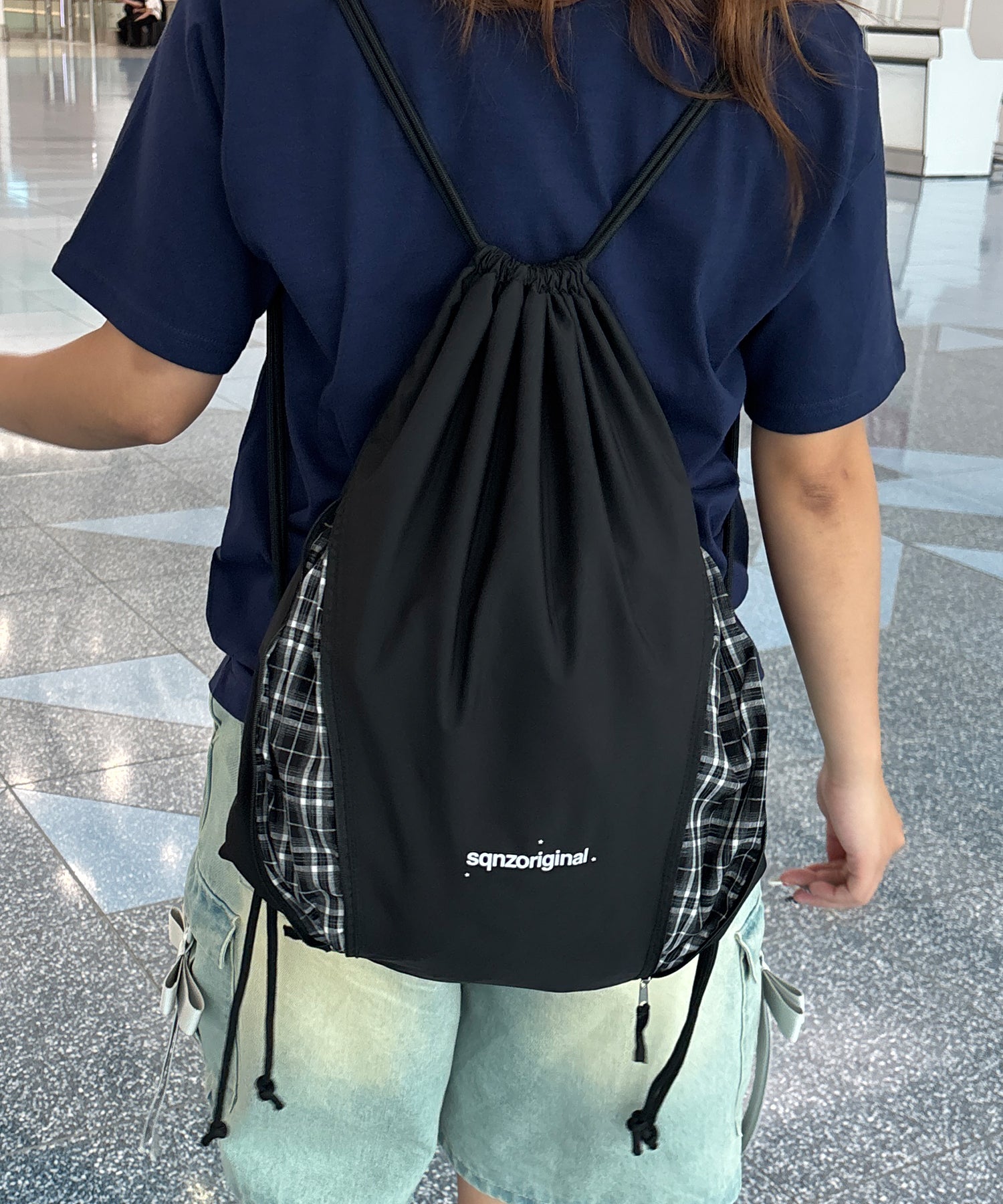 ≪予約商品≫※WEB限定 / 2WAY仕様 /チェックジップナップサック /sqnz zip knapsack ブラック