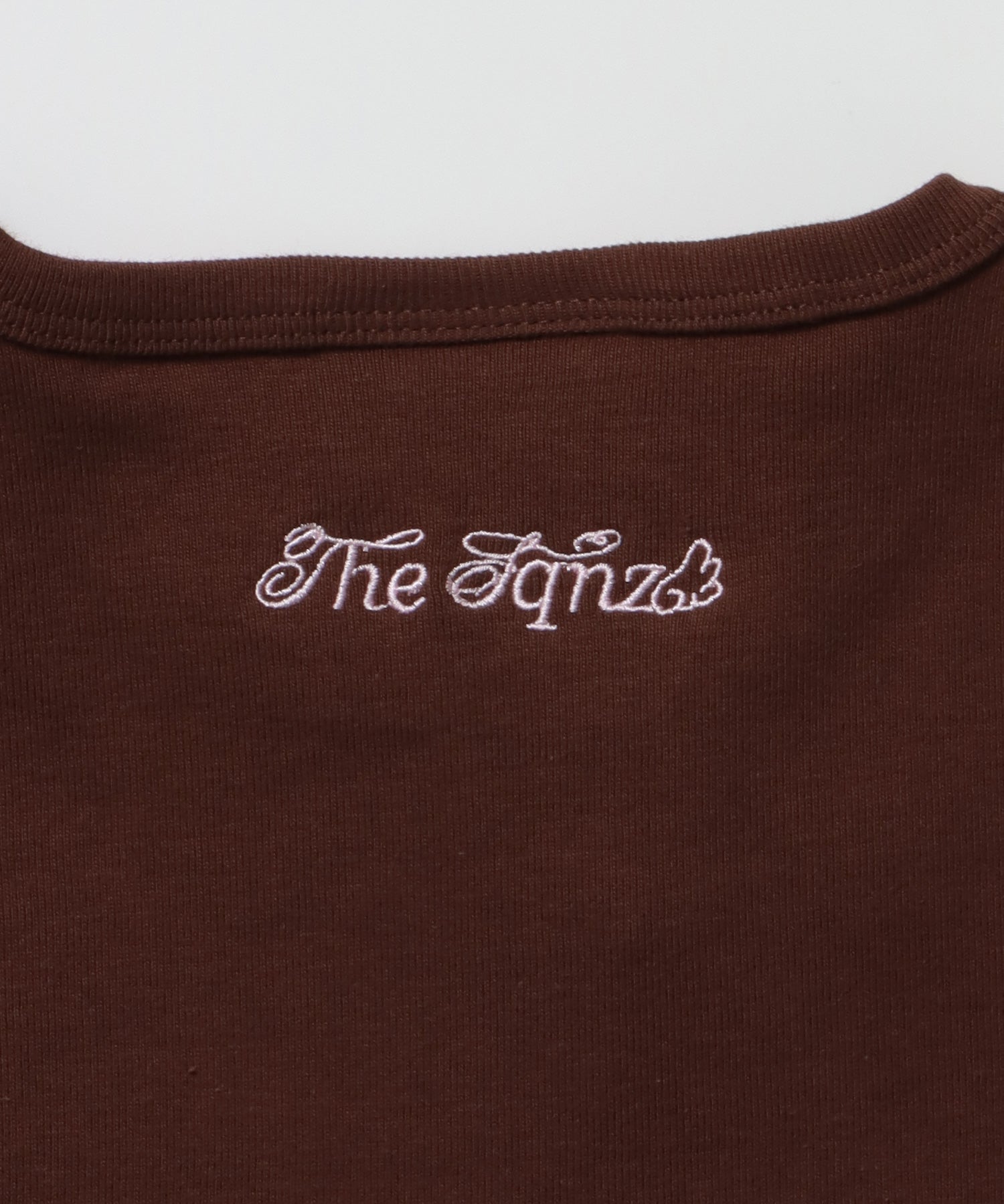 ※WEB限定 / レディースワンポイントロゴ半袖Tシャツ / sqnz logo compact tee ブラウン