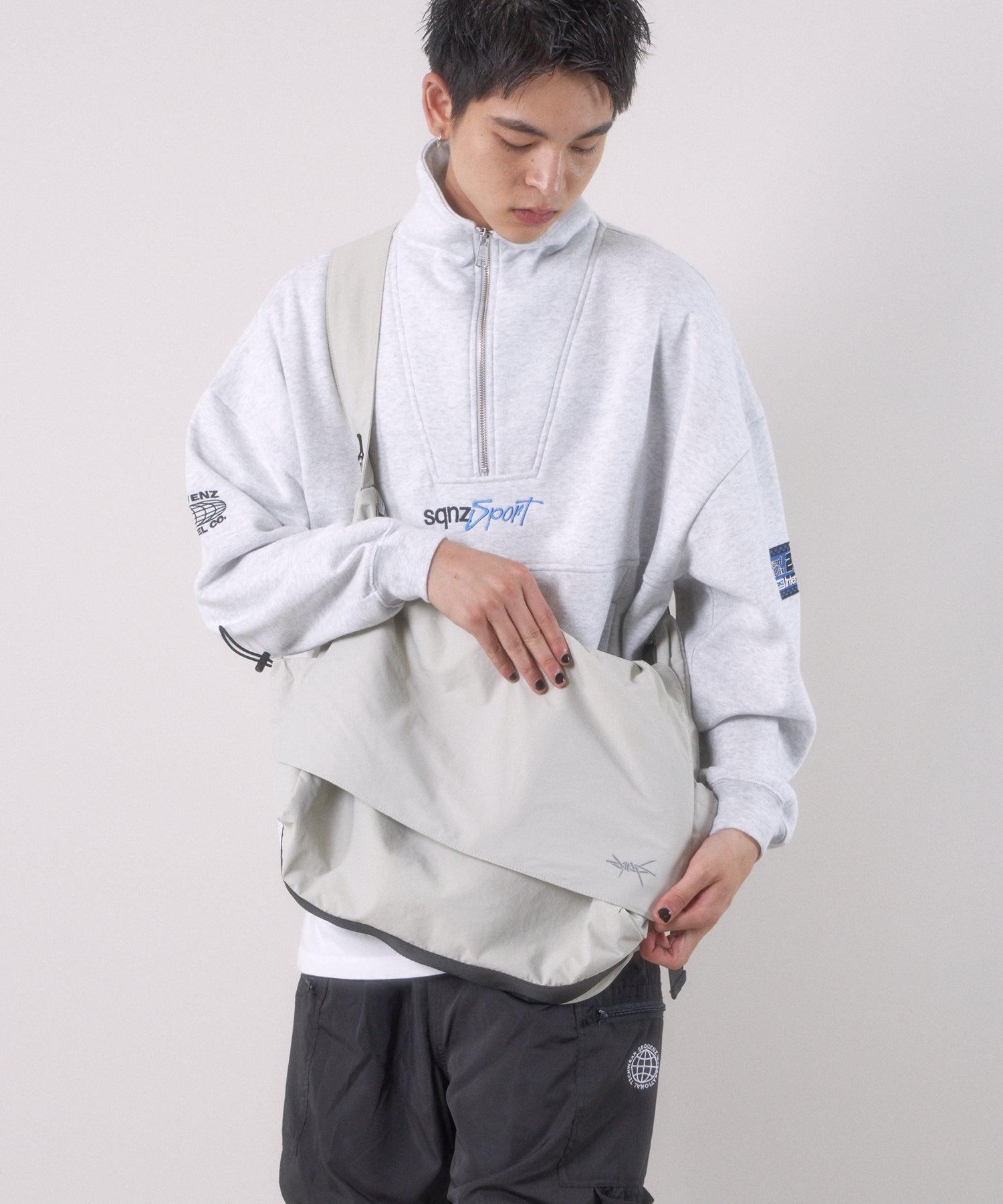 TECH SHOULDER BAG グレー