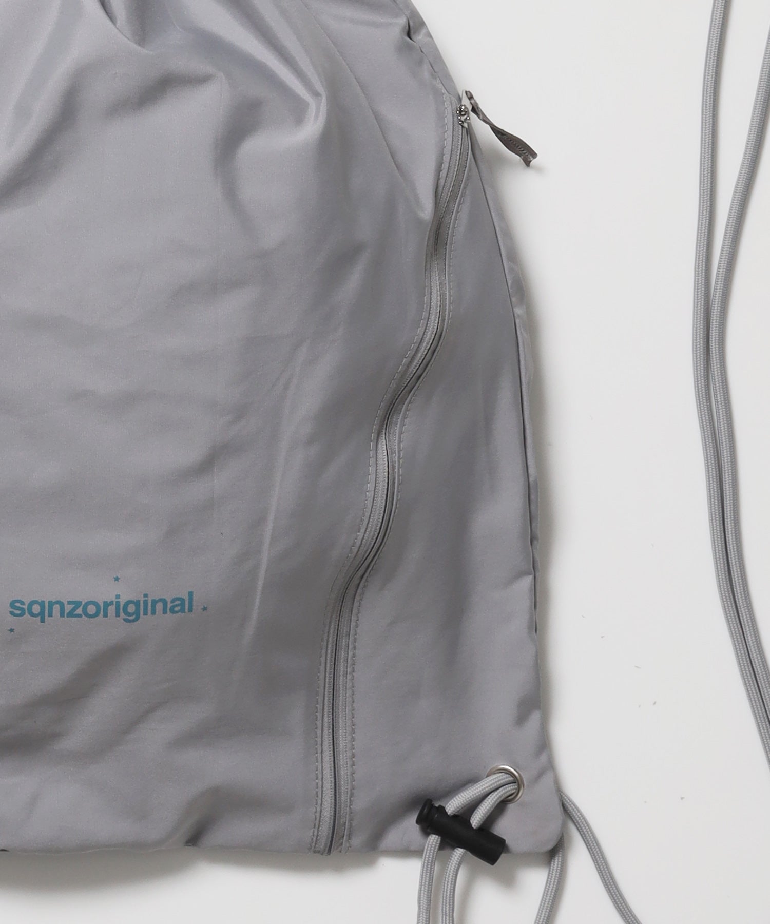 ≪予約商品≫※WEB限定 / 2WAY仕様 /チェックジップナップサック /sqnz zip knapsack ライトグレー