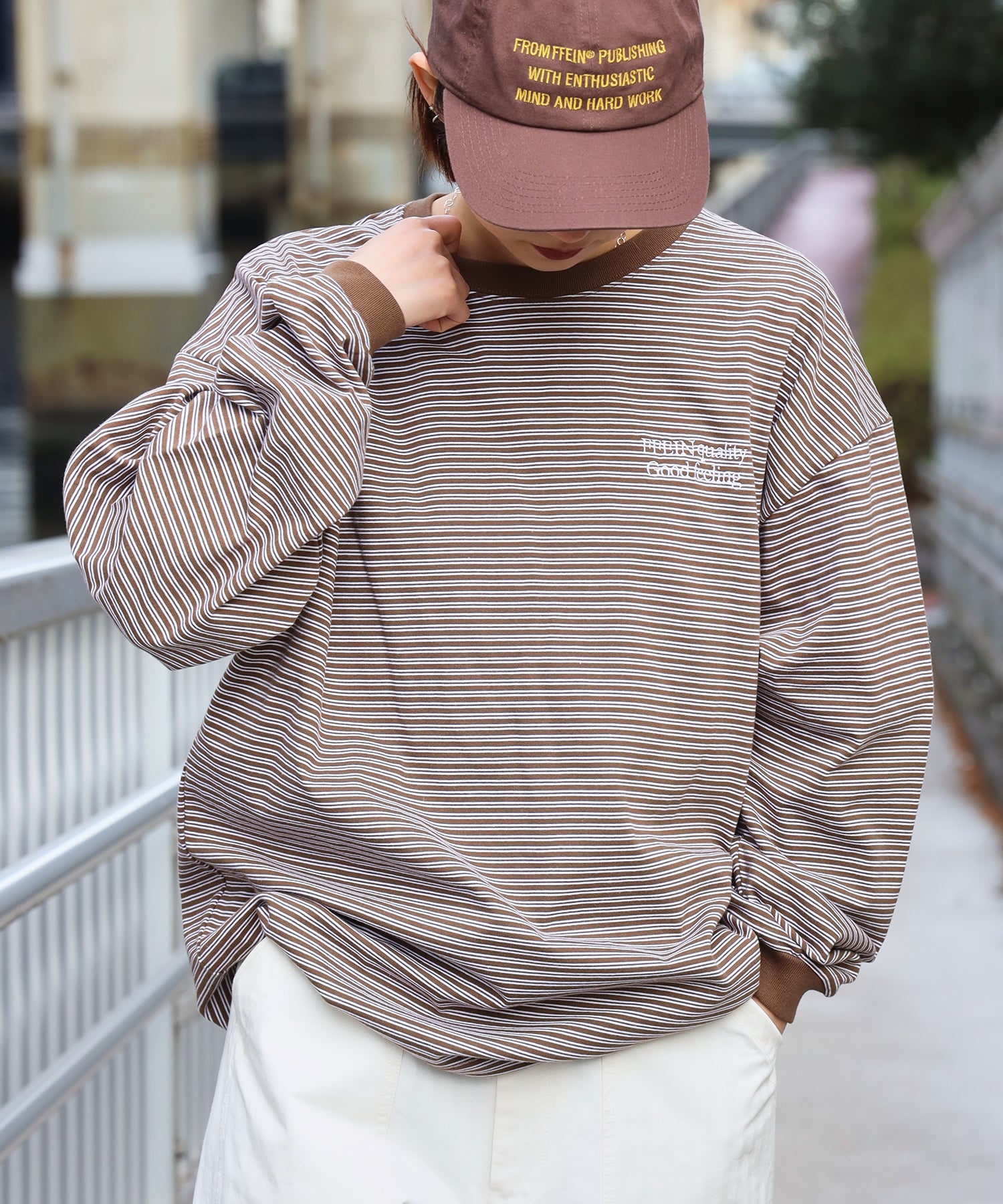 ロゴ刺繍マルチボーダーロングスリーブTシャツ ブラウン