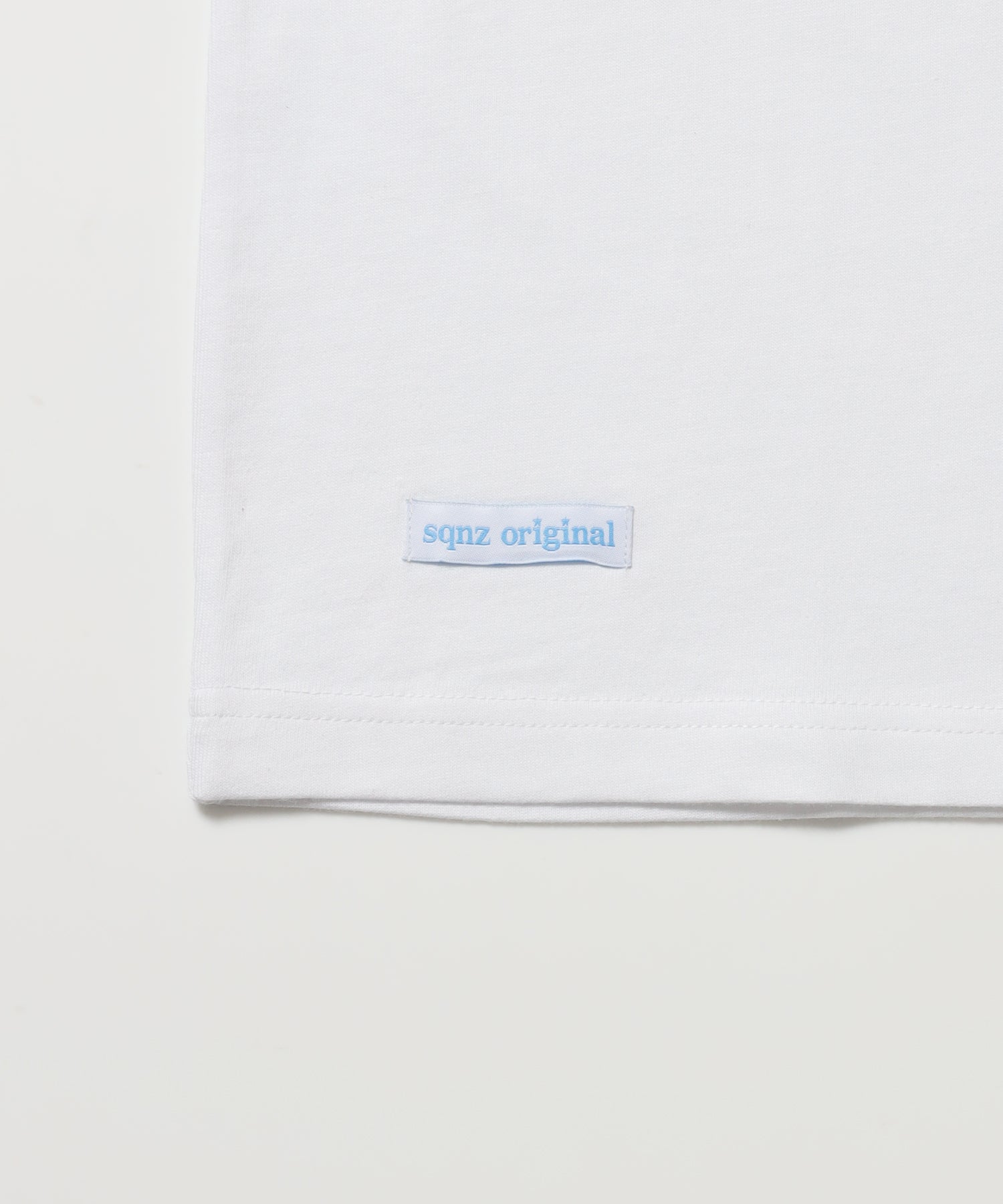 ※WEB限定 / ユニセックス / 星モチーフ半袖Tシャツ / sqnz star new logo tee / ホワイト