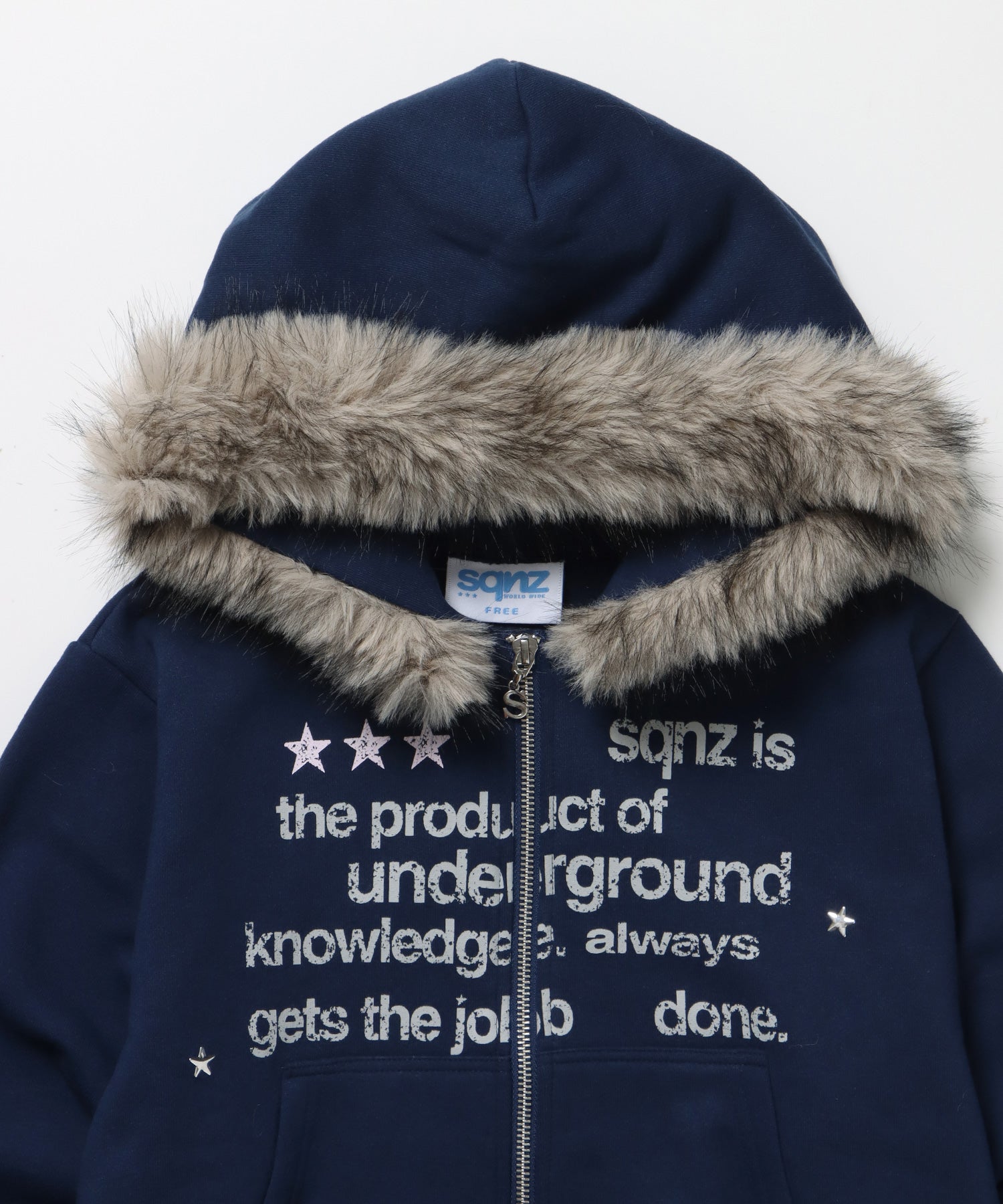 【sqnz(エスキュンズ)】sqnz fur zip pk / レディース ファー ジップパーカー 裏起毛 短丈 スタッズ ダブルジップ