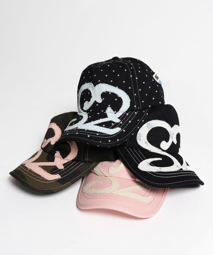 ※WEB限定 / ワッペン / またぎデザインキャップ /sqnz logo applique stitch cap ブラック