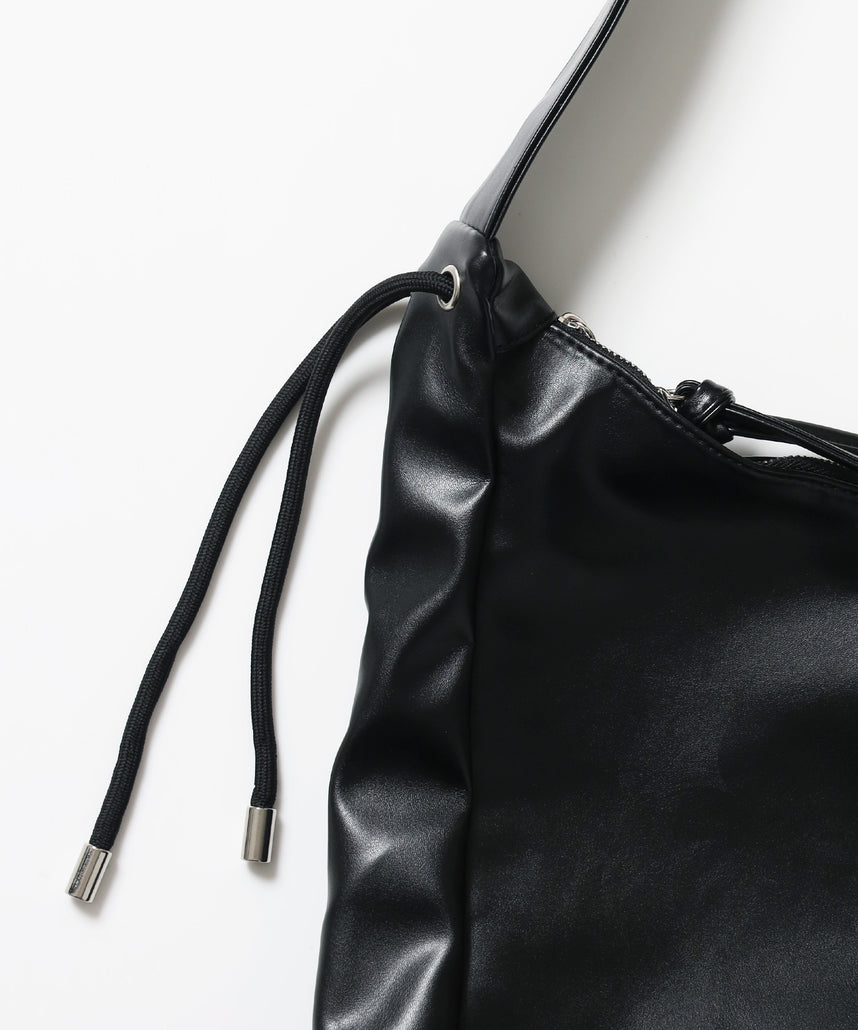 ※WEB限定 / フェイクレザー フェイクスエード メタルプレート 雑貨 バック / シャーリングショルダーバック / sqnz shirring bag ブラック