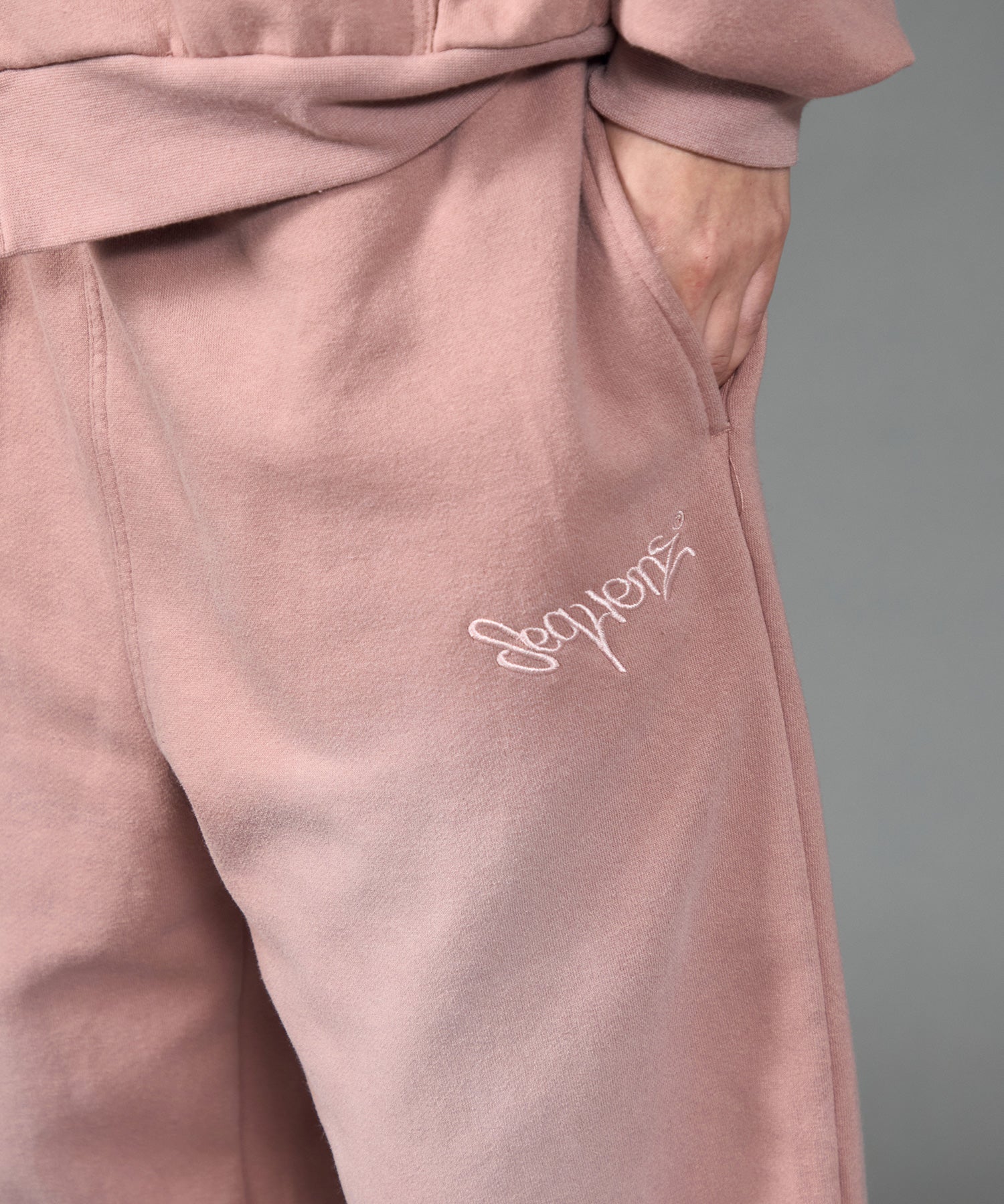 LOGO APPLIQUE SWEAT PANTS / フェード スウェット オーバーサイズ ヴィンテージライク 裏起毛 ピンク系その他2