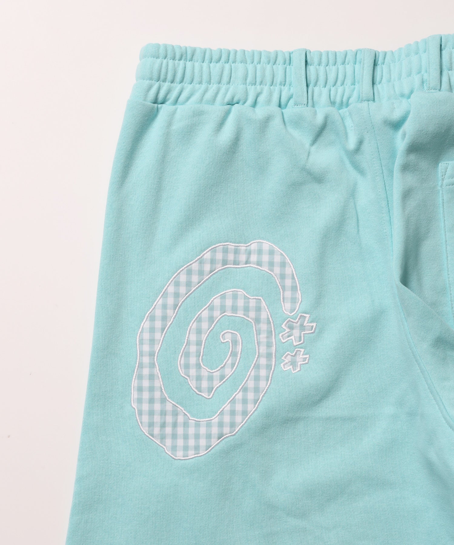 ※WEB限定 / ギンガムドットロゴスウェットパンツ / sqnzU spiral applique sweat pants