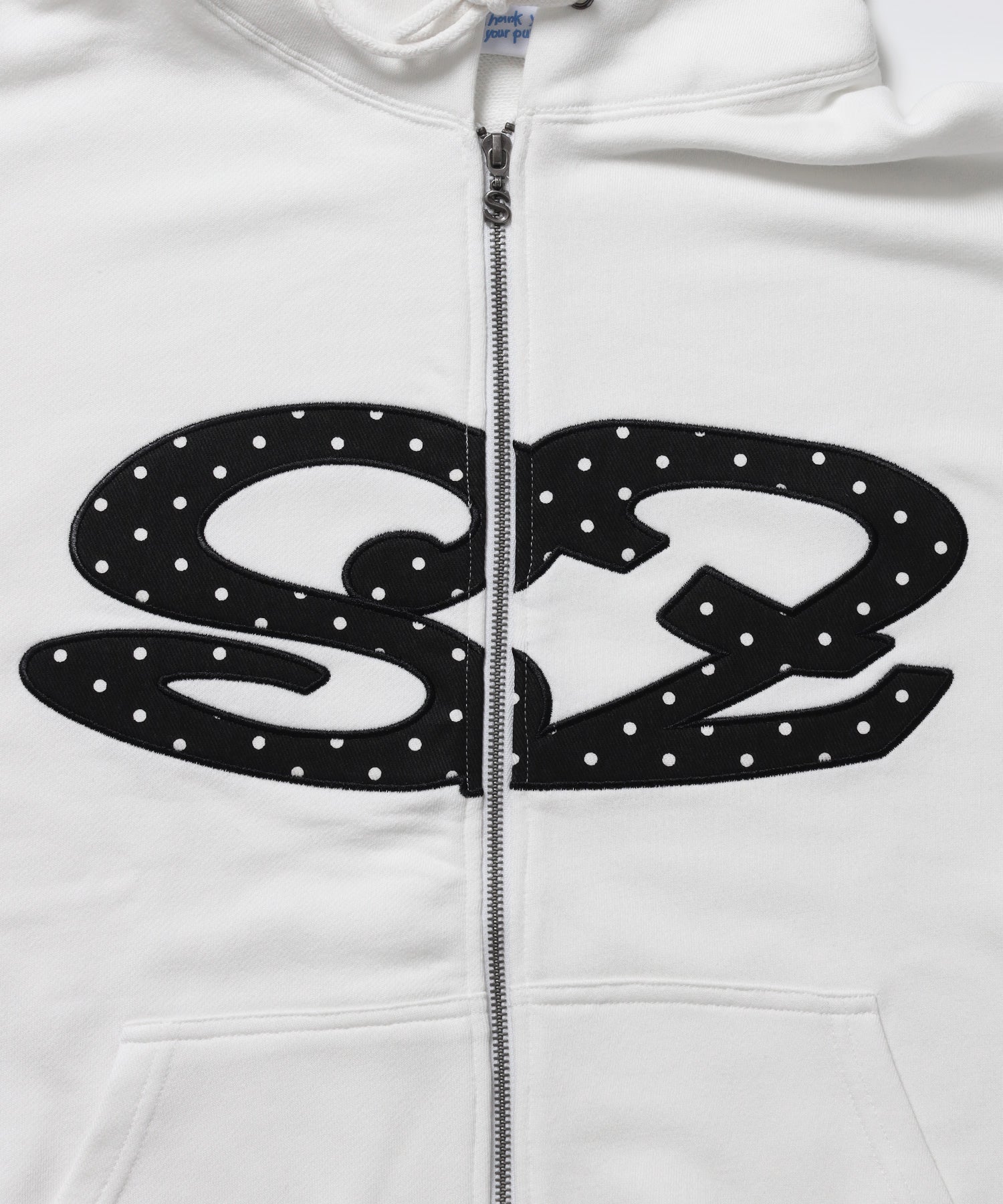 ≪予約商品≫※WEB限定 / アソートまたぎジップパーカー / sqnz logo applique zip p/k ホワイト