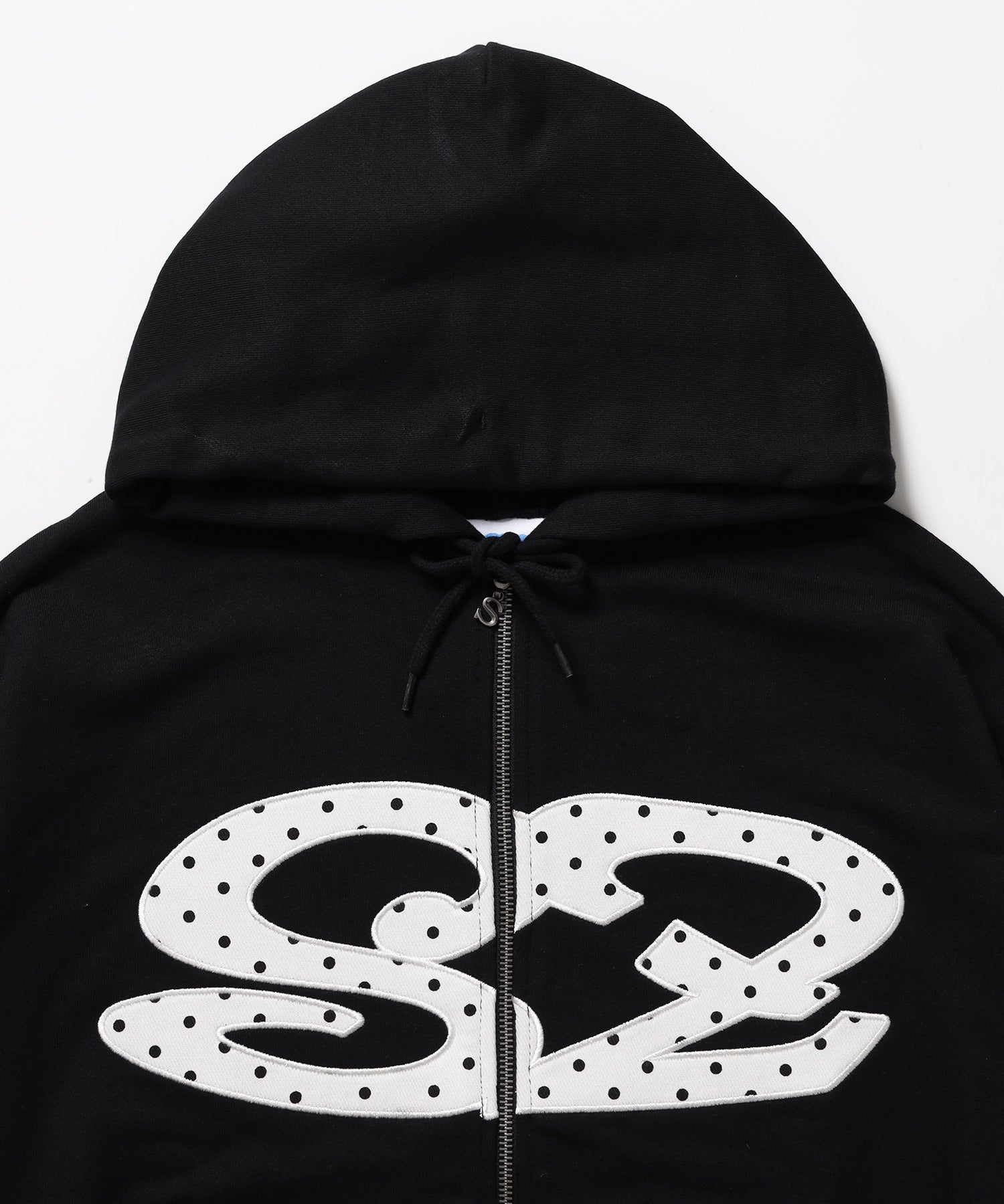 ≪予約商品≫※WEB限定 / アソートまたぎジップパーカー / sqnz logo applique zip p/k ブラック