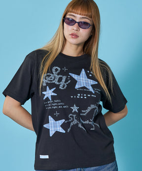 ※WEB限定 sqnz motif applique tee / 半袖 クルーネック プリント 刺繍 レイヤード ユニセックス ワッペン ブラック