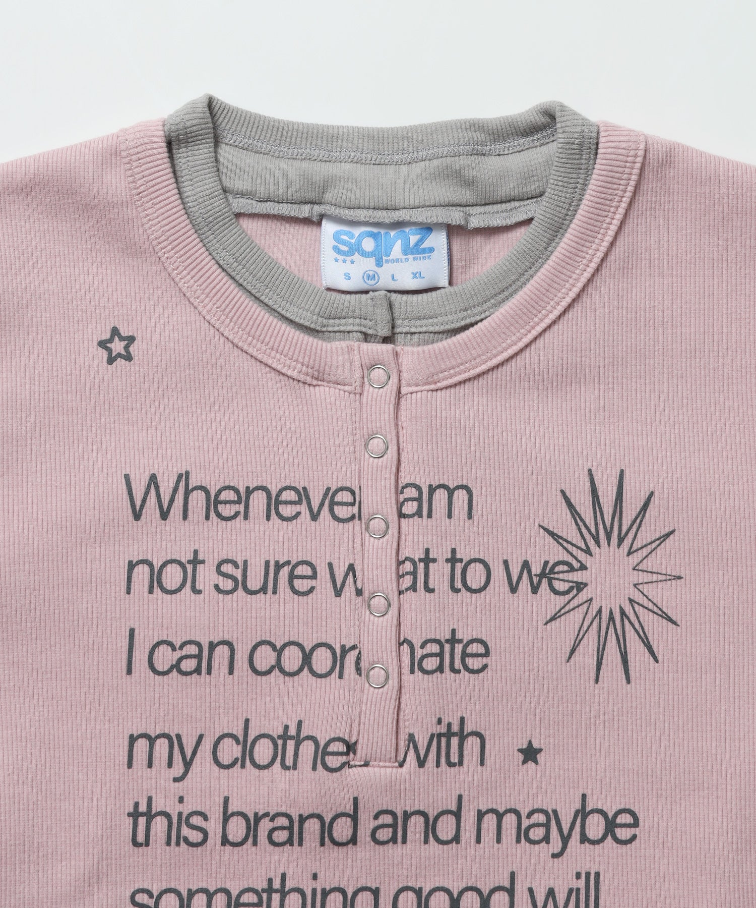 ≪予約商品≫※WEB限定 / バイカラーヘンリーネック長袖T / sqnz fake layered henley star l/s tee ペールピンク