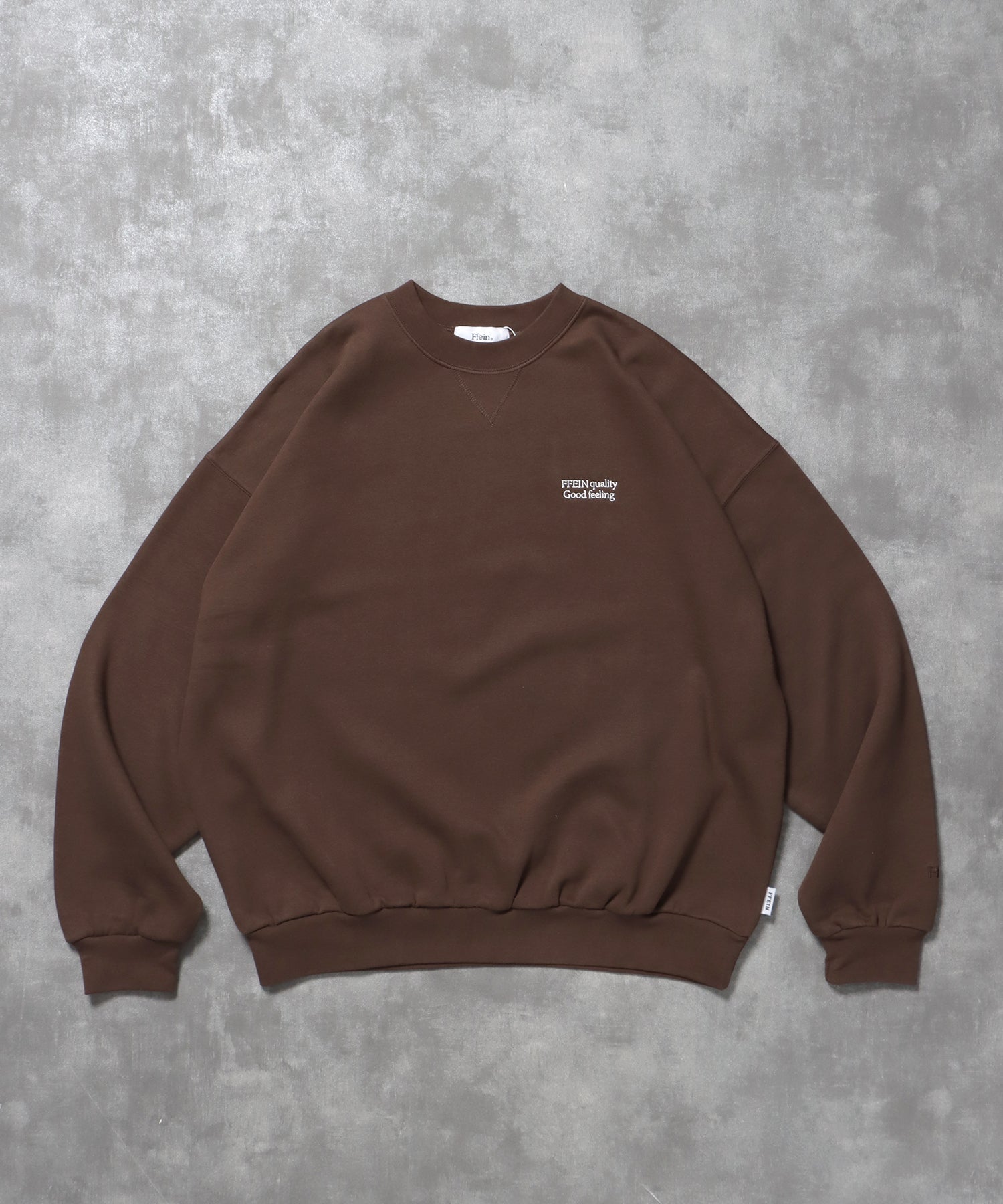 ワンポイントロゴプルオーバースウェット / 刺繍 ワンポイント シンプル ノームコア 綺麗目 シティガール シティボーイ 裏起毛 ブラウン