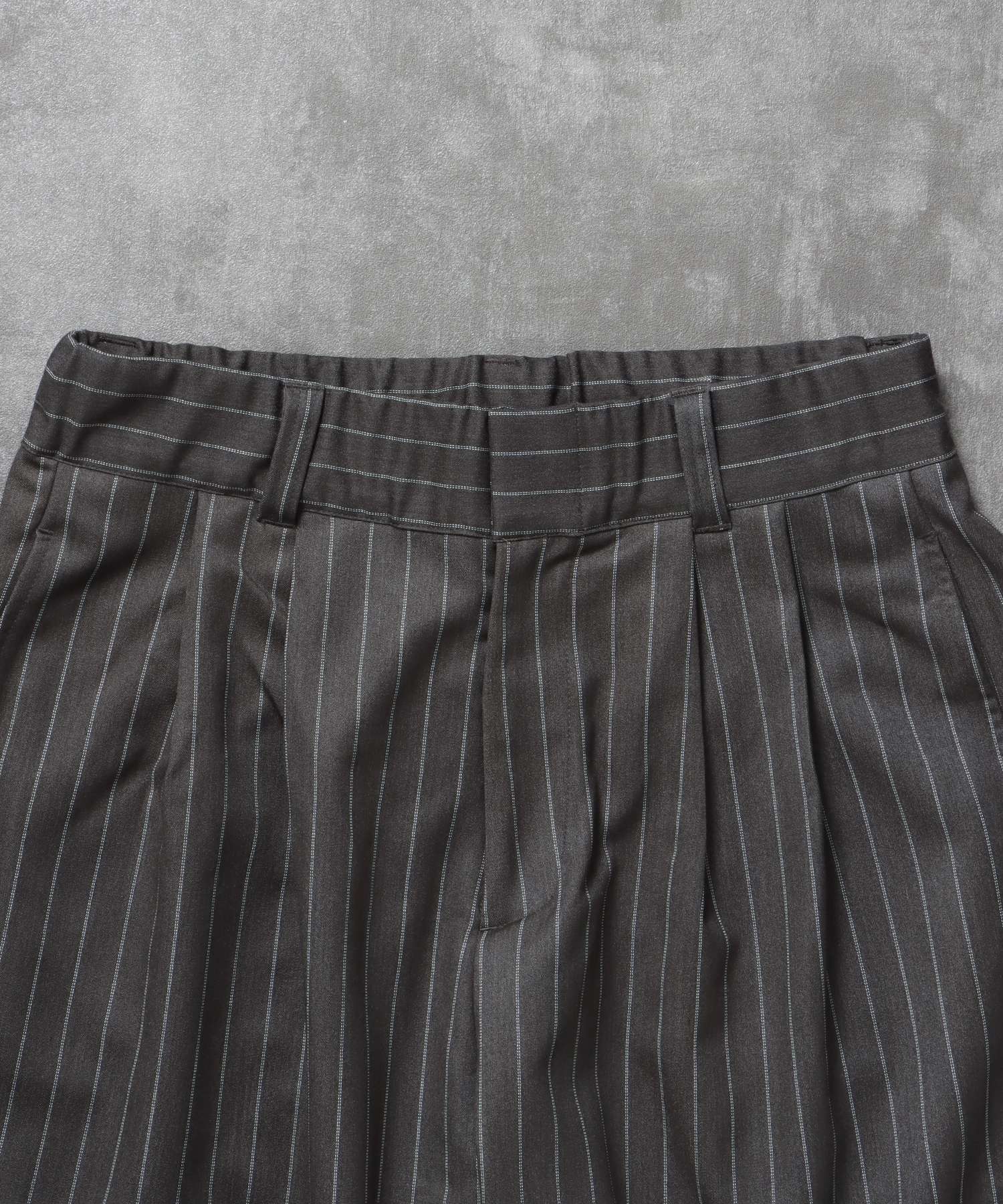 ストライプワイドタックパンツ / スラックス パンツ ドローストリング ストライプ 起毛 タック グレー