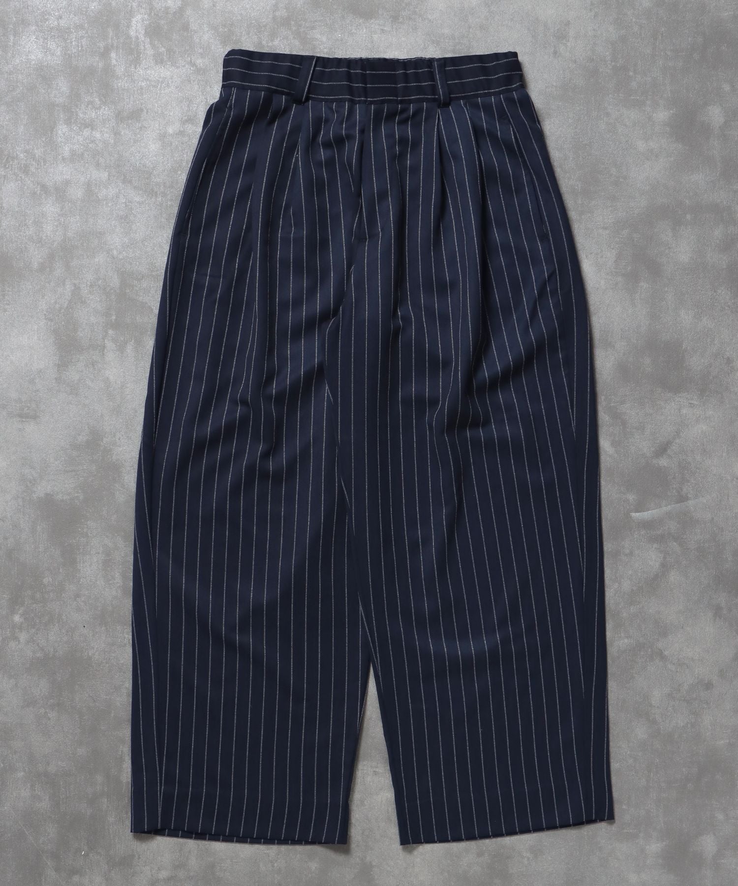 【FFEIN(フェイン)】ストライプワイドタックパンツ / スラックス パンツ ドローストリング ストライプ 起毛 タック ネイビー