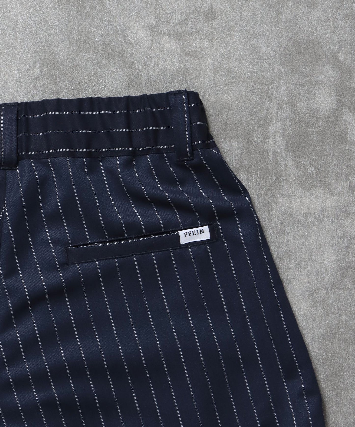 ストライプワイドタックパンツ / スラックス パンツ ドローストリング ストライプ 起毛 タック ネイビー