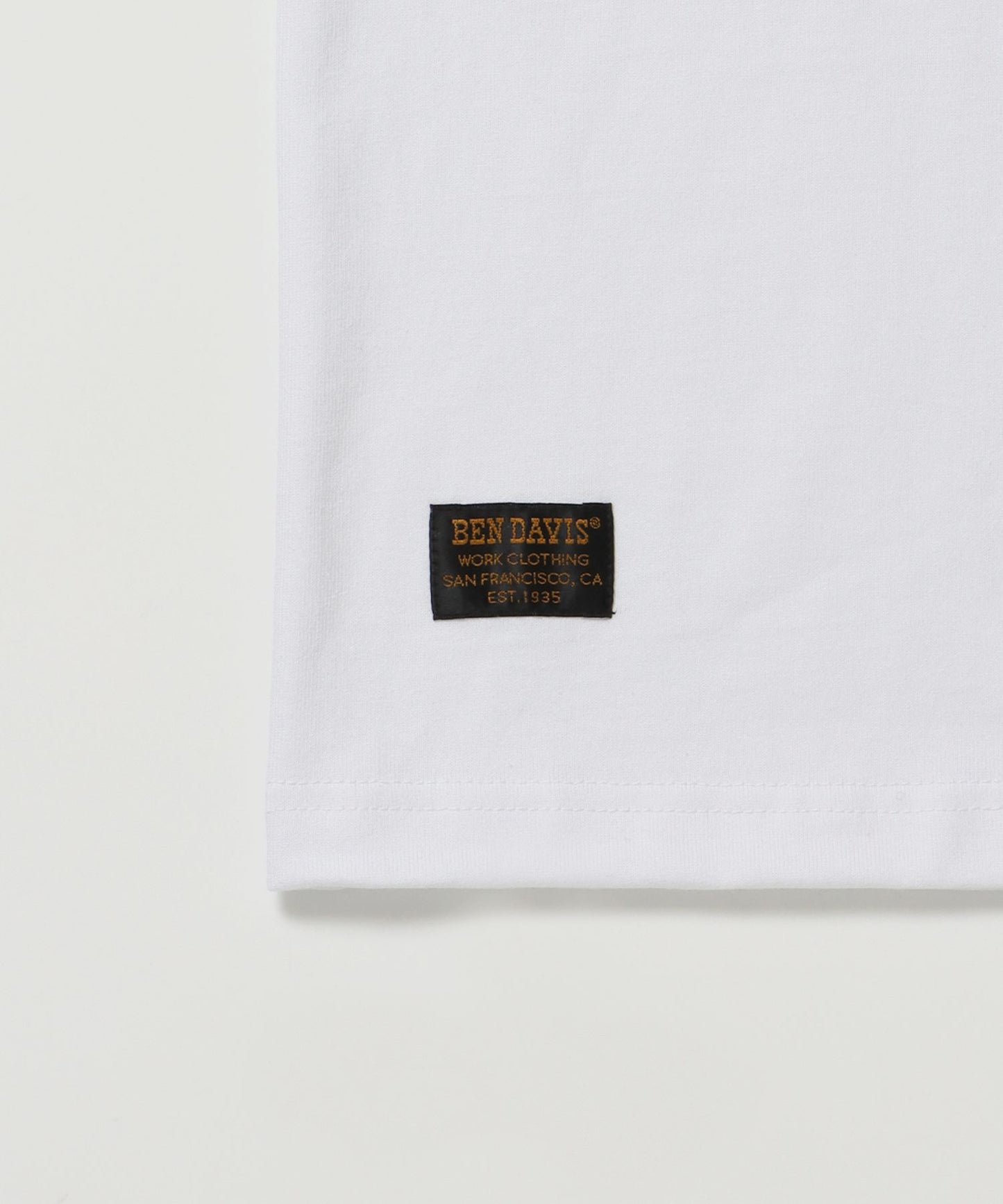 【BEN DAVIS(ベンデイビス)】BD LABEL EMB TEE / Tシャツ クルーネック ワンポイント シンプル ユニセックス ホワイト