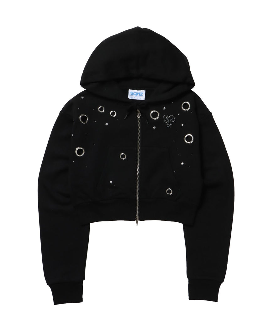 【sqnz(エスキュンズ)】sqnz rhinestone & eyelet zip p/k / ジップパーカー スタッズ ハトメ ラインストーン フーディ 短丈 裏毛 【セットアップ着用可能】 ブラック