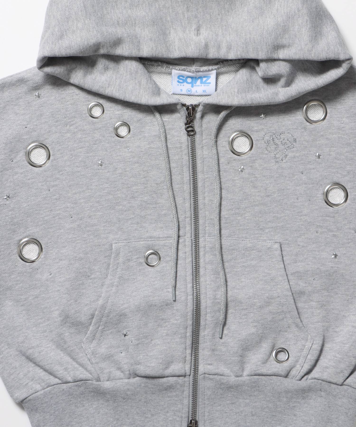 sqnz rhinestone & eyelet zip p/k / ジップパーカー スタッズ ハトメ ラインストーン フーディ 短丈 裏毛 【セットアップ着用可能】 グレー