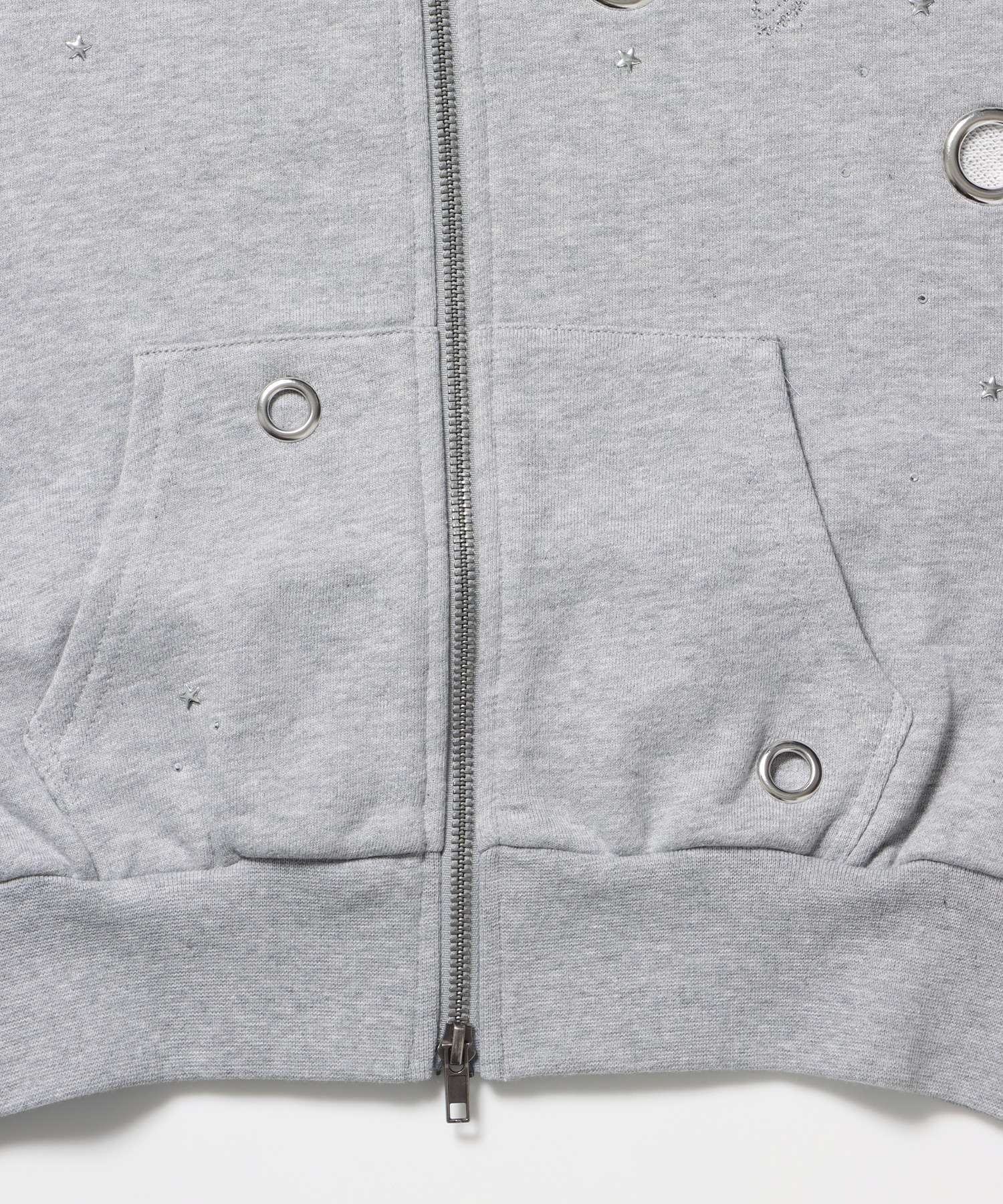 sqnz rhinestone & eyelet zip p/k / ジップパーカー スタッズ ハトメ ラインストーン フーディ 短丈 裏毛 【セットアップ着用可能】 グレー