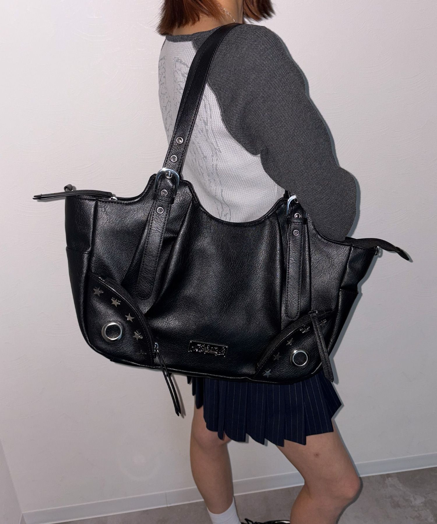 sqnz star eylet bag / フェイクレザー フェイクスウェード バック アジャスター ハンドバック ハトメ