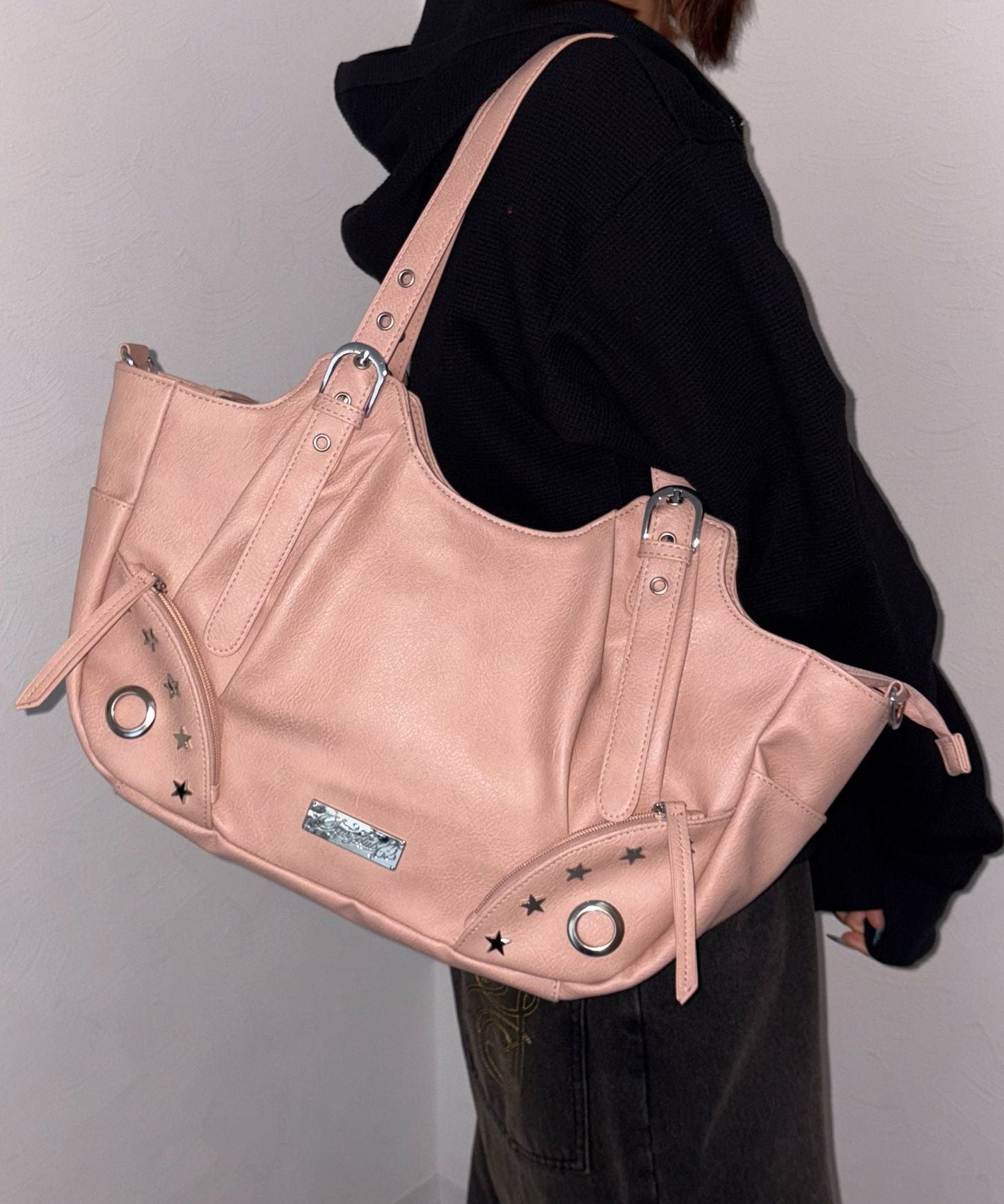 sqnz star eylet bag / フェイクレザー フェイクスウェード バック アジャスター ハンドバック ハトメ