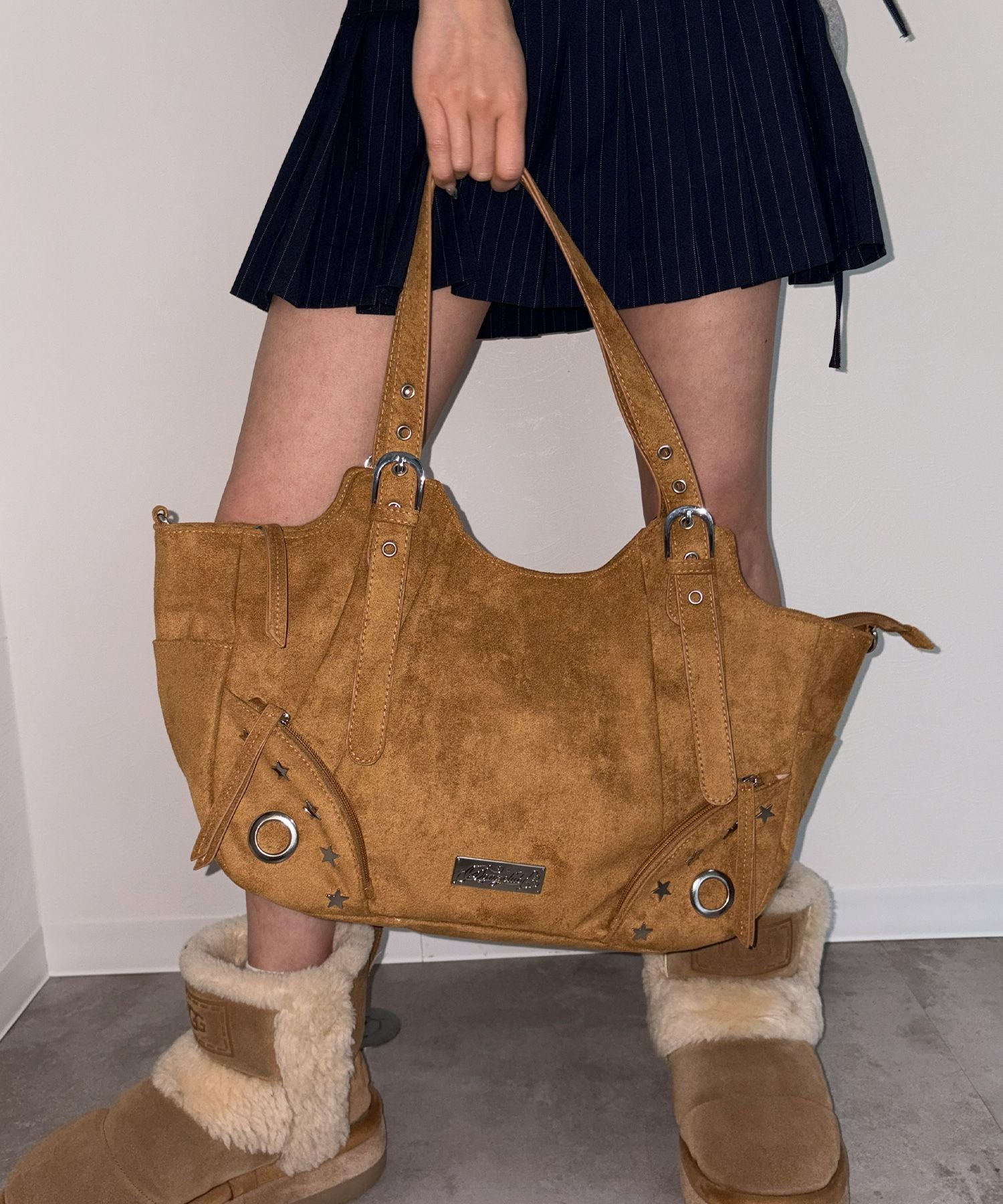 sqnz star eylet bag / フェイクレザー フェイクスウェード バック アジャスター ハンドバック ハトメ