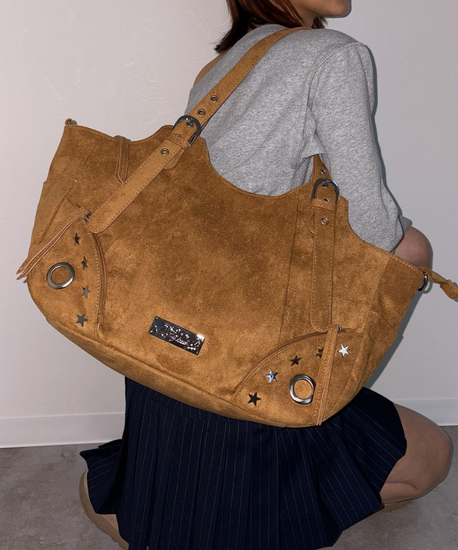 sqnz star eylet bag / フェイクレザー フェイクスウェード バック アジャスター ハンドバック ハトメ