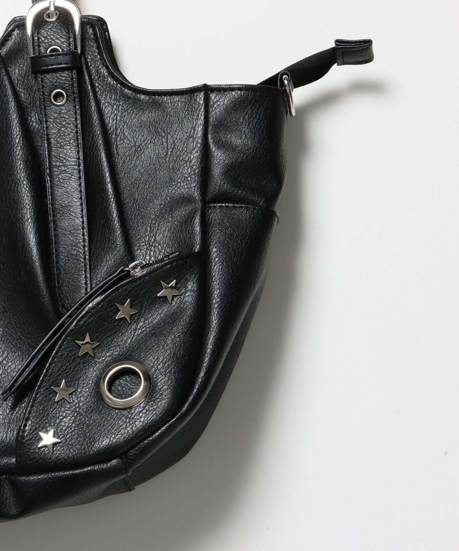 sqnz star eylet bag / フェイクレザー フェイクスウェード バック アジャスター ハンドバック ハトメ